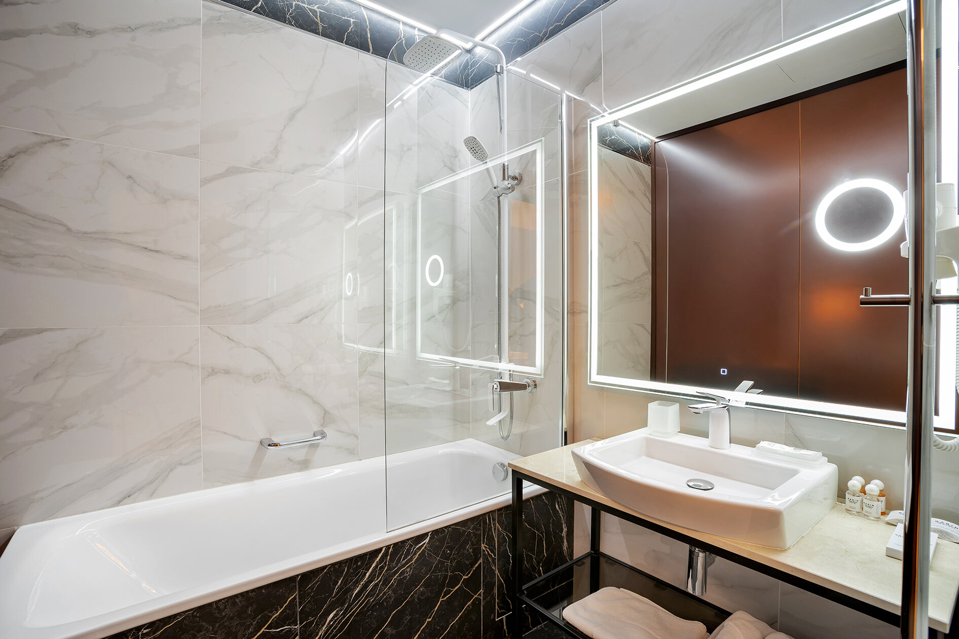 Cемейный номер с собственной ванной комнатой