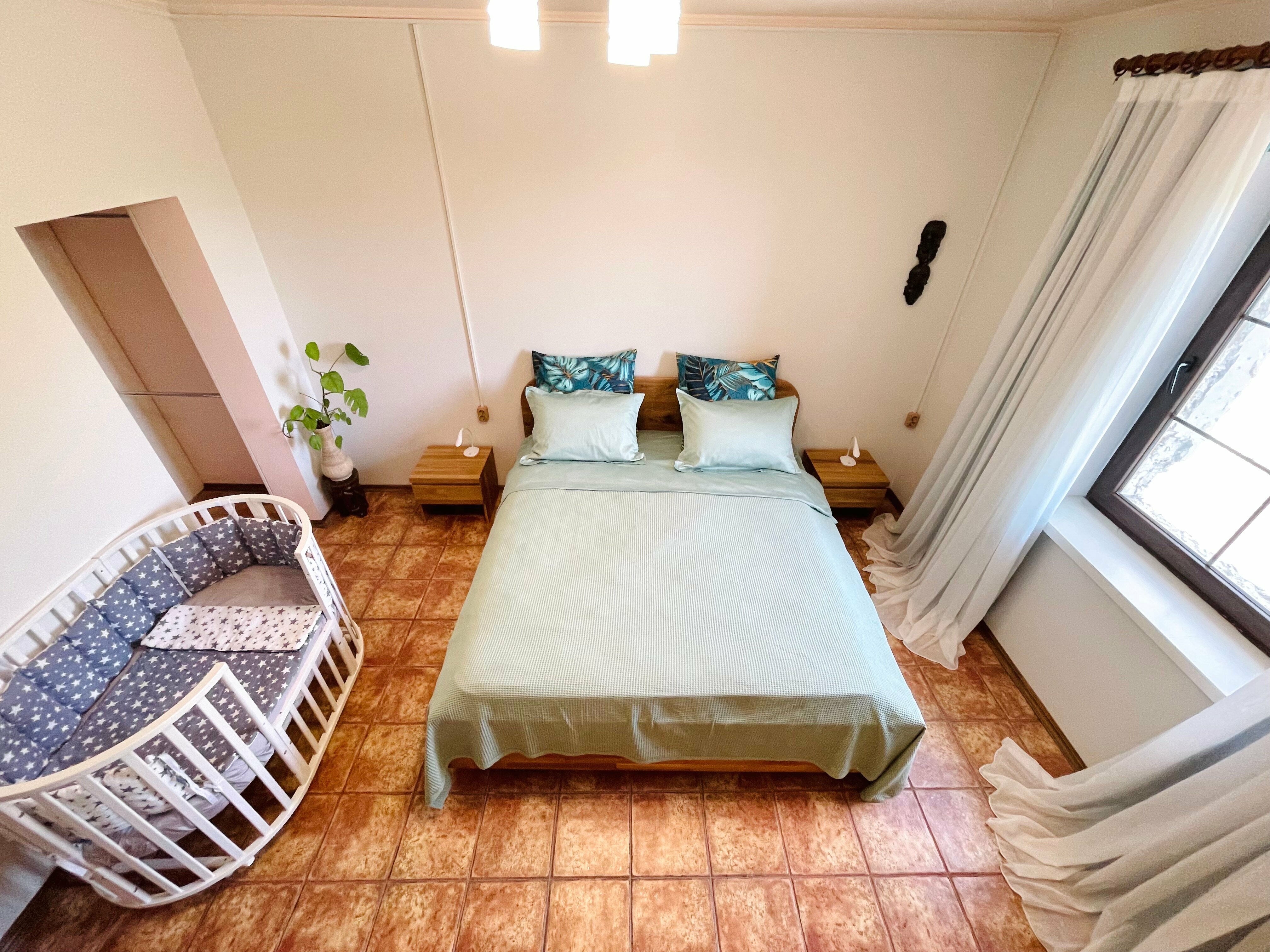 Cемейный номер с собственной ванной комнатой