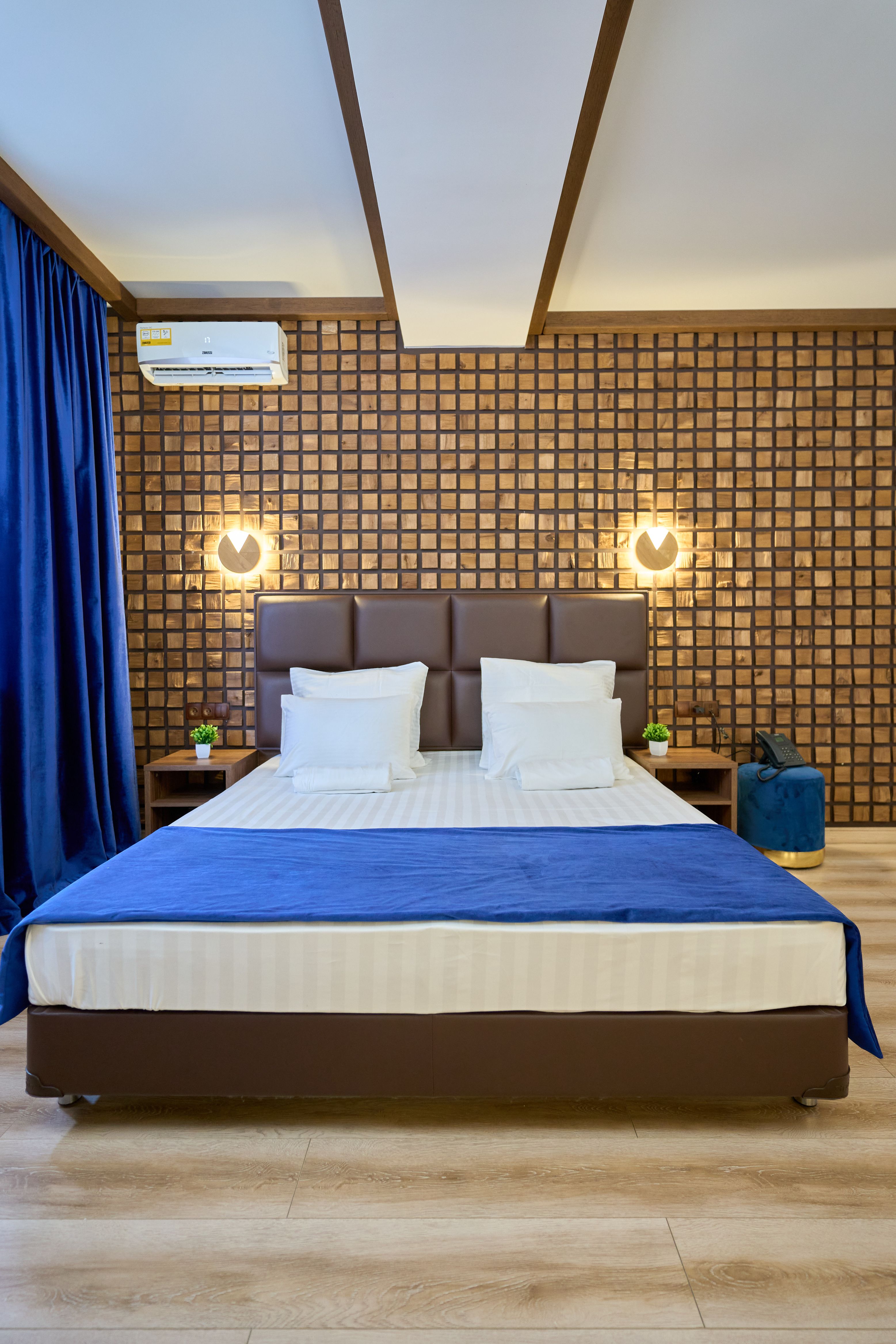 Полулюкс 2-х местный с двуспальным диваном-кроватью