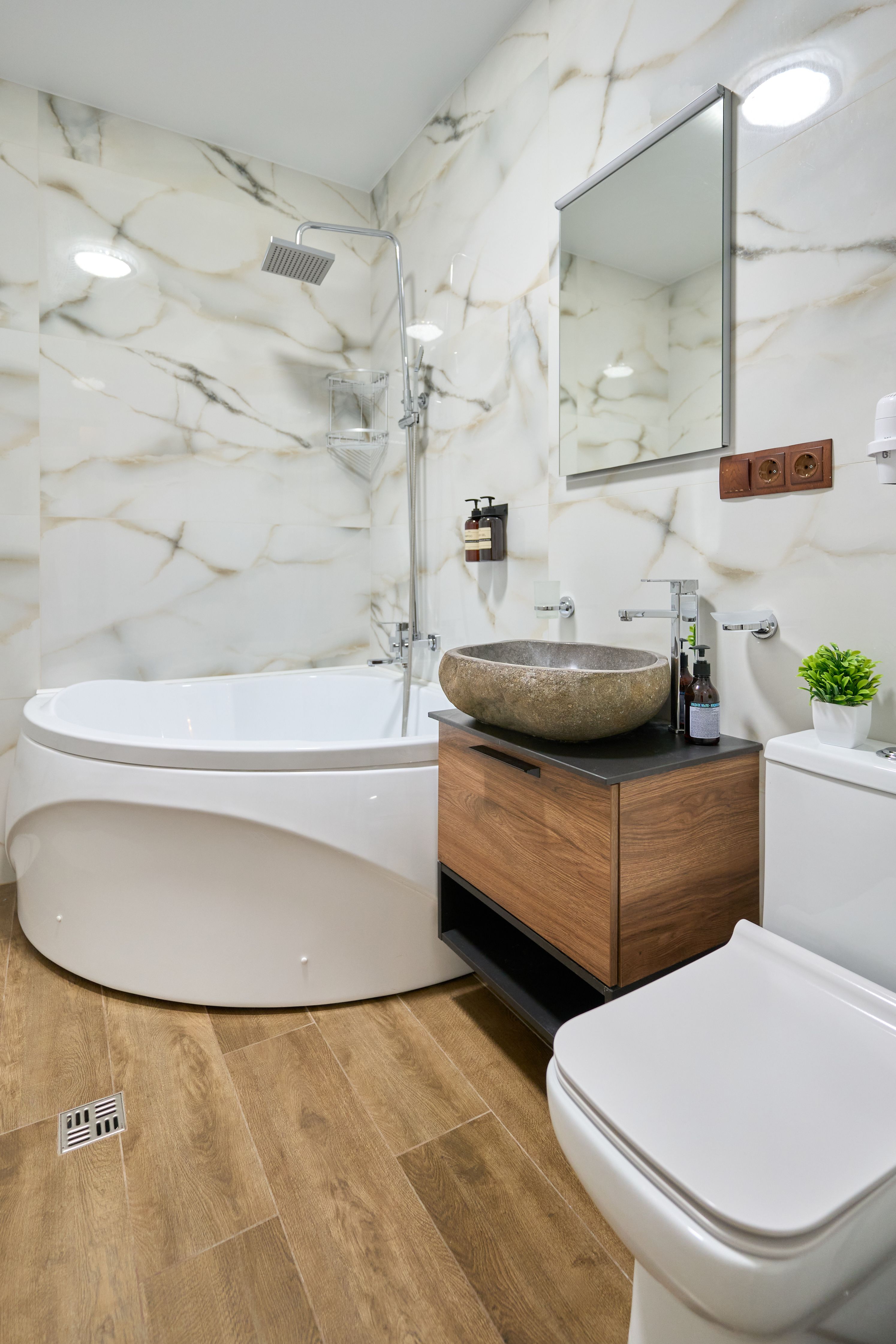 Полулюкс 2-х местный с двуспальным диваном-кроватью