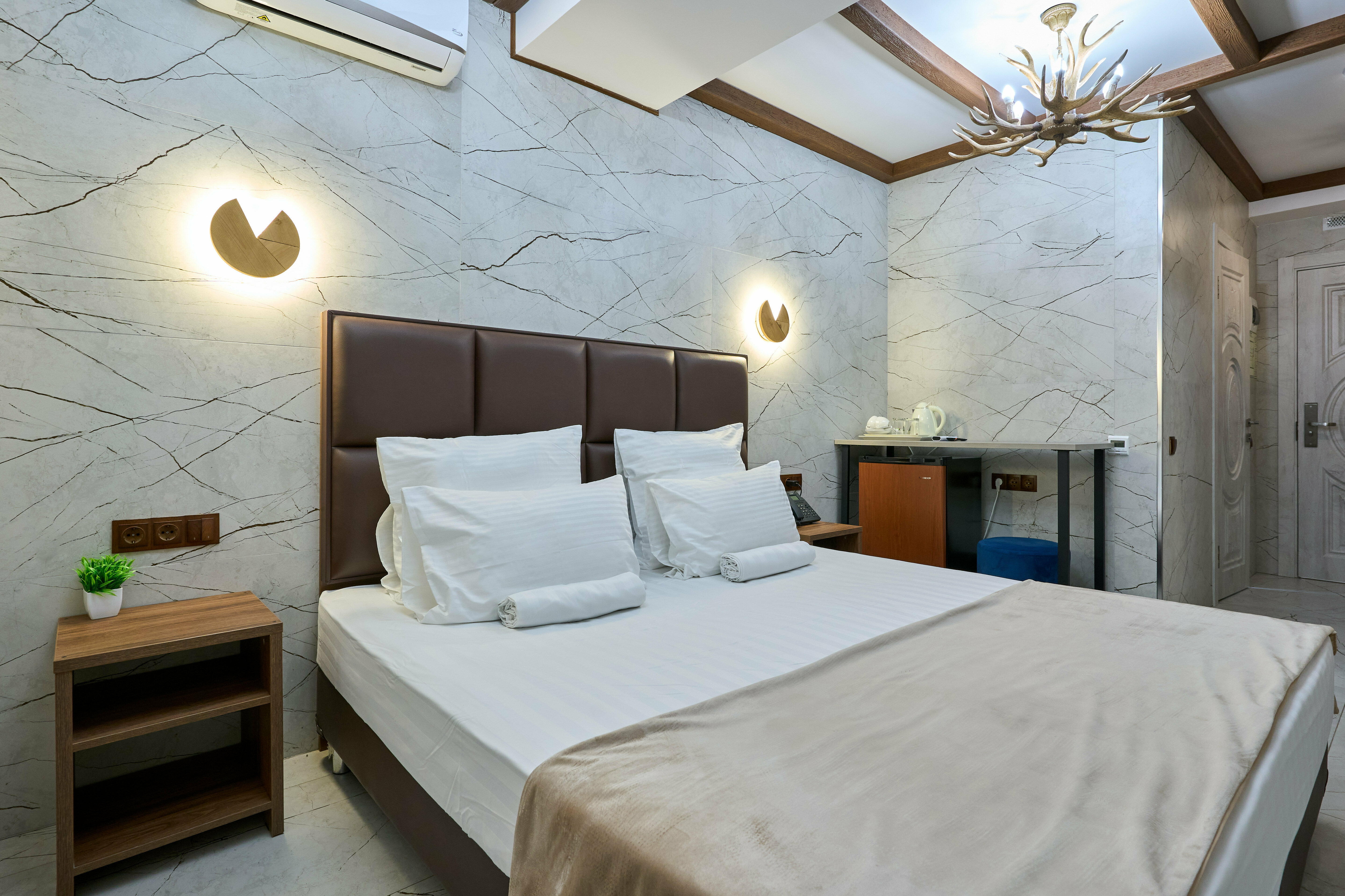 Бюджетный цокольный номер, без окна