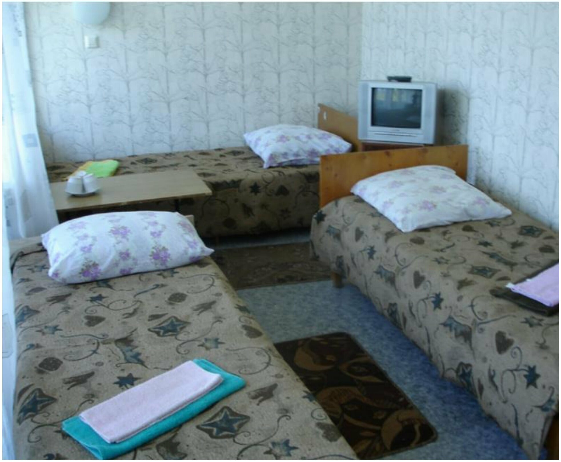 Трехместный номер с общей ванной комнатой