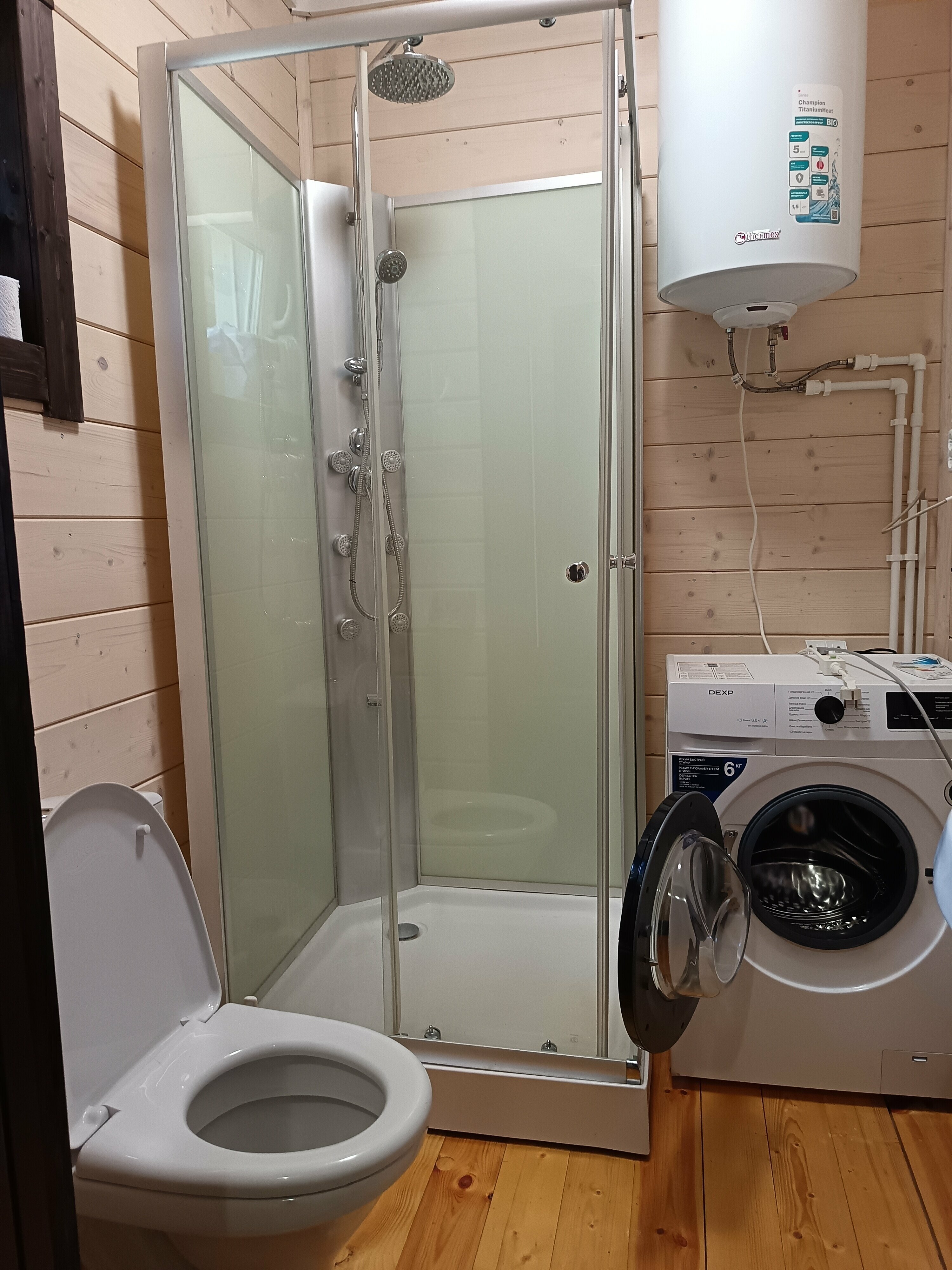 Семейный номер с видом на озеро