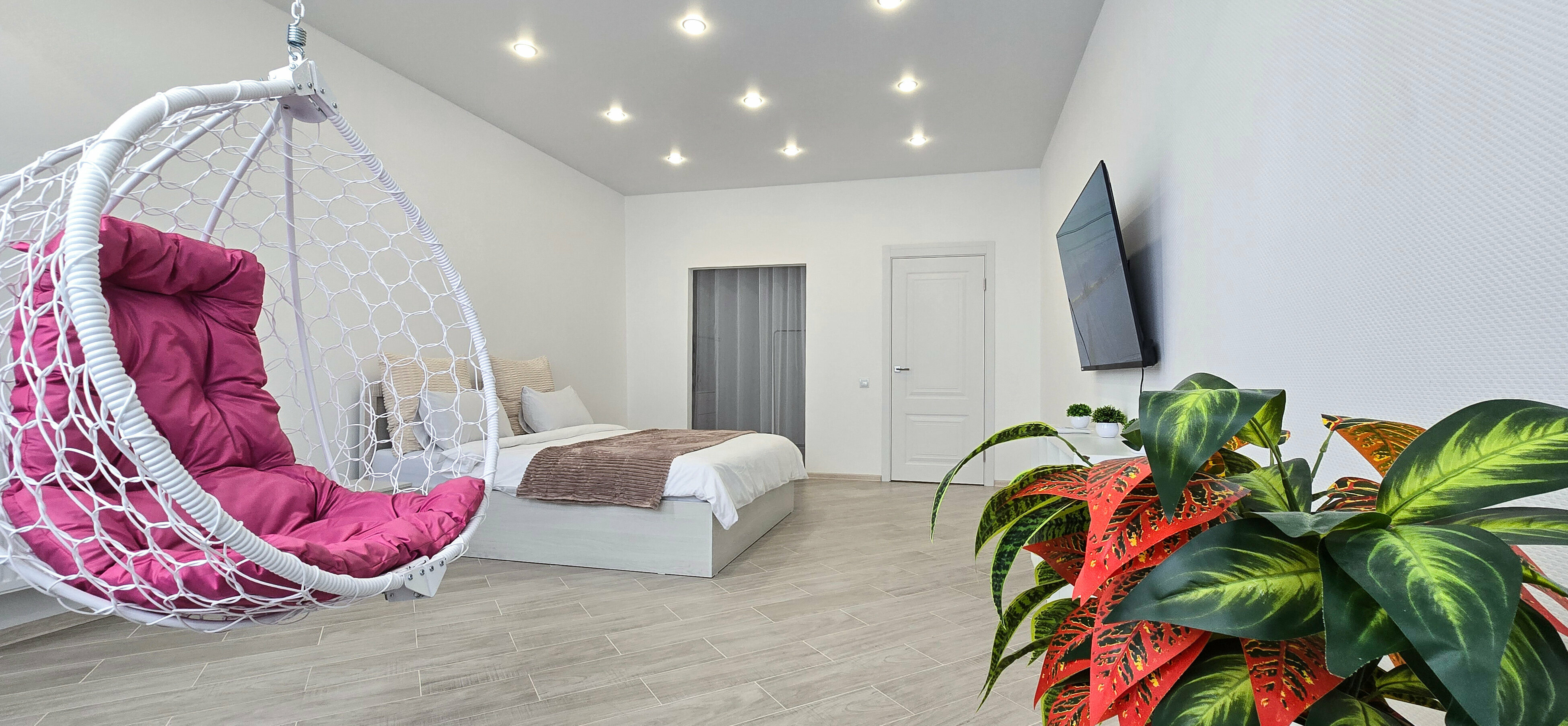 Улучшенные апартаменты на высоком 19 этаже