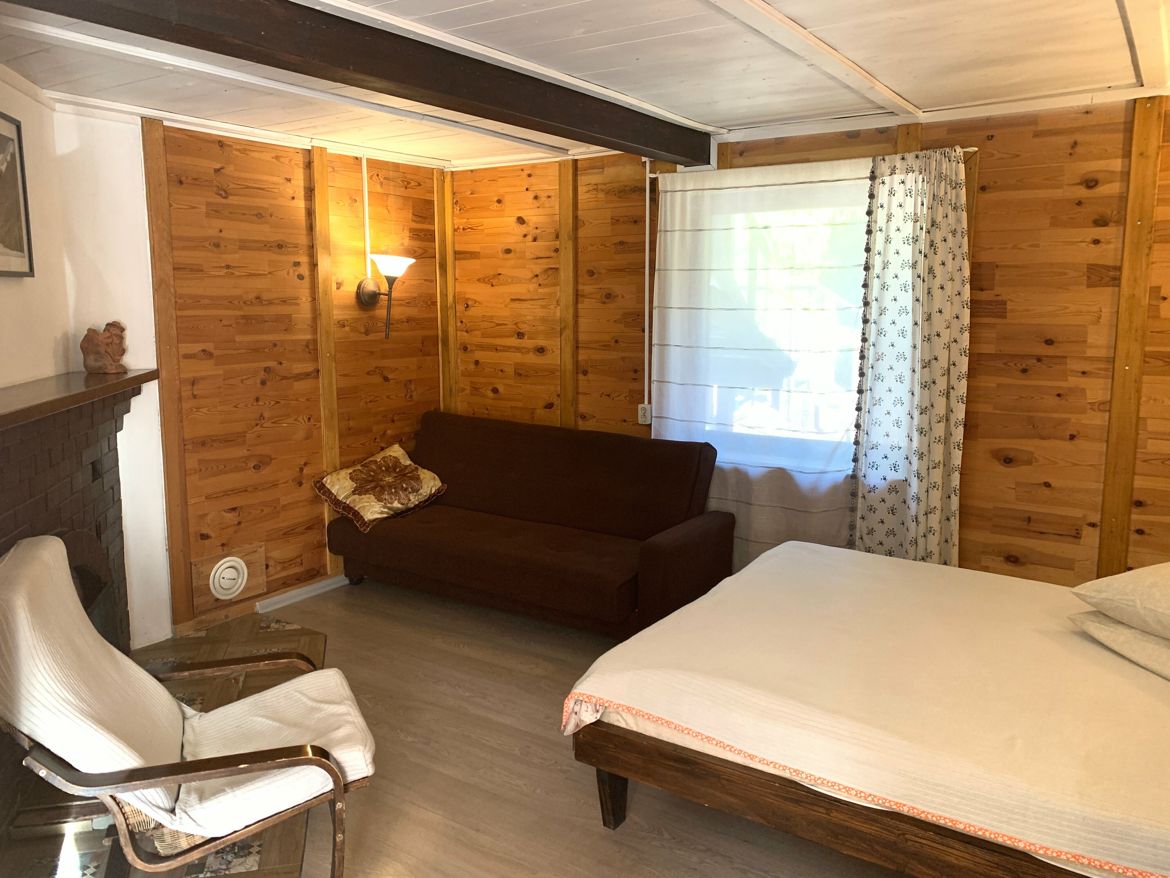 Двухместный номер с двуспальной кроватью и дополнительной кроватью