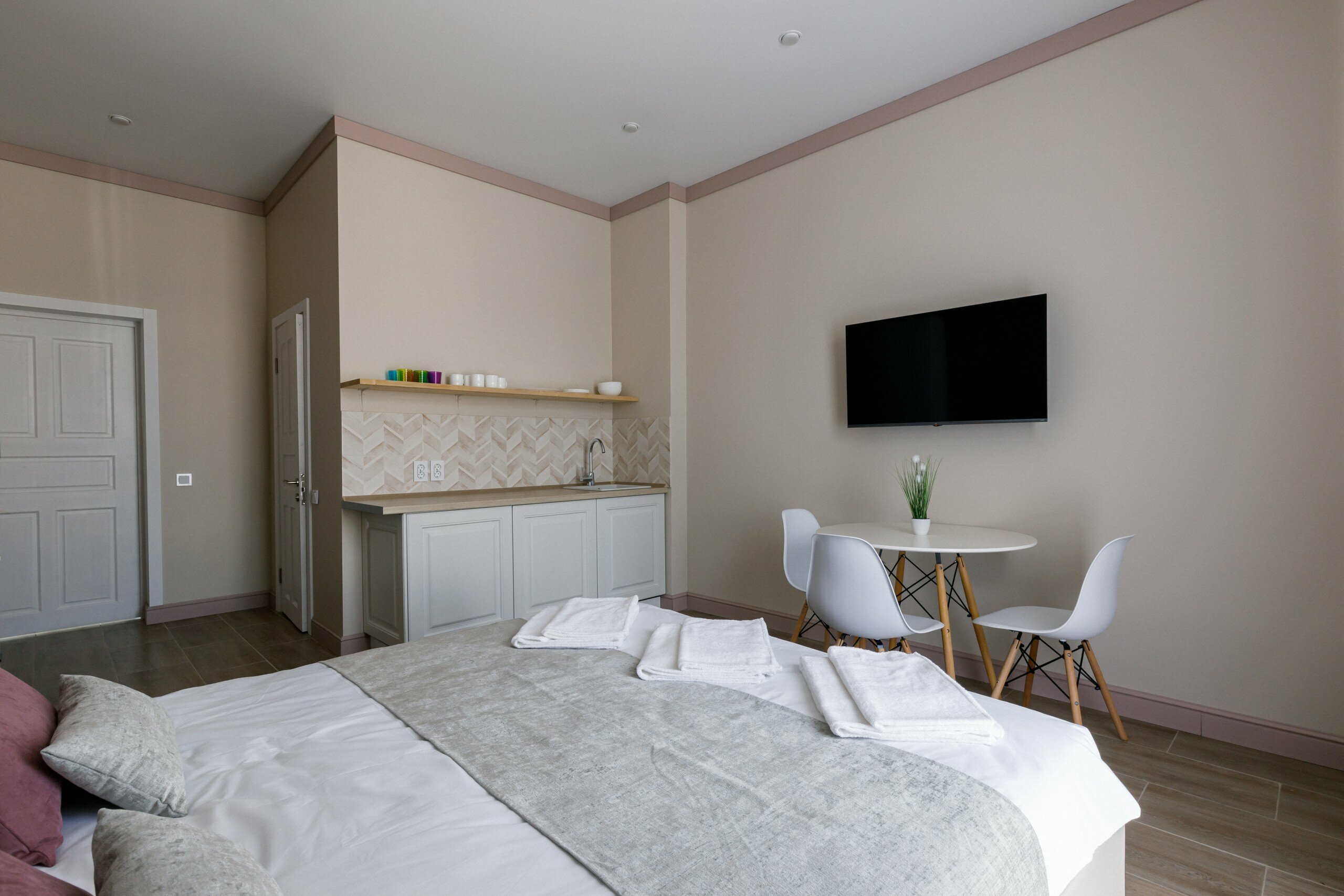 Трехместный номер с видом на бассейн