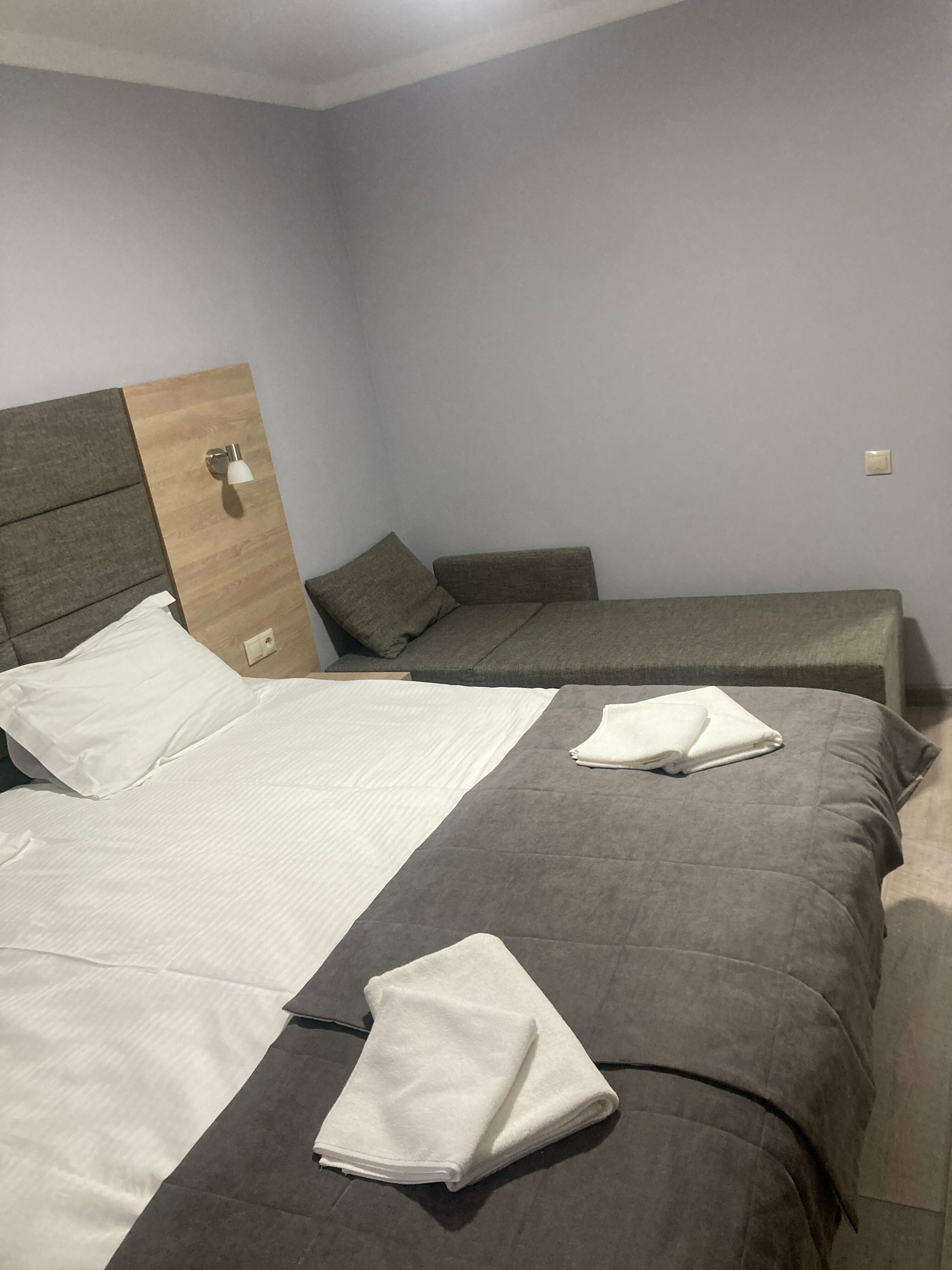 Трехместный номер с видом на горы