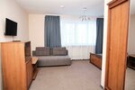 Номер стандарт с 2 односпальными кроватями и диваном (корпус 3) в Берёзки