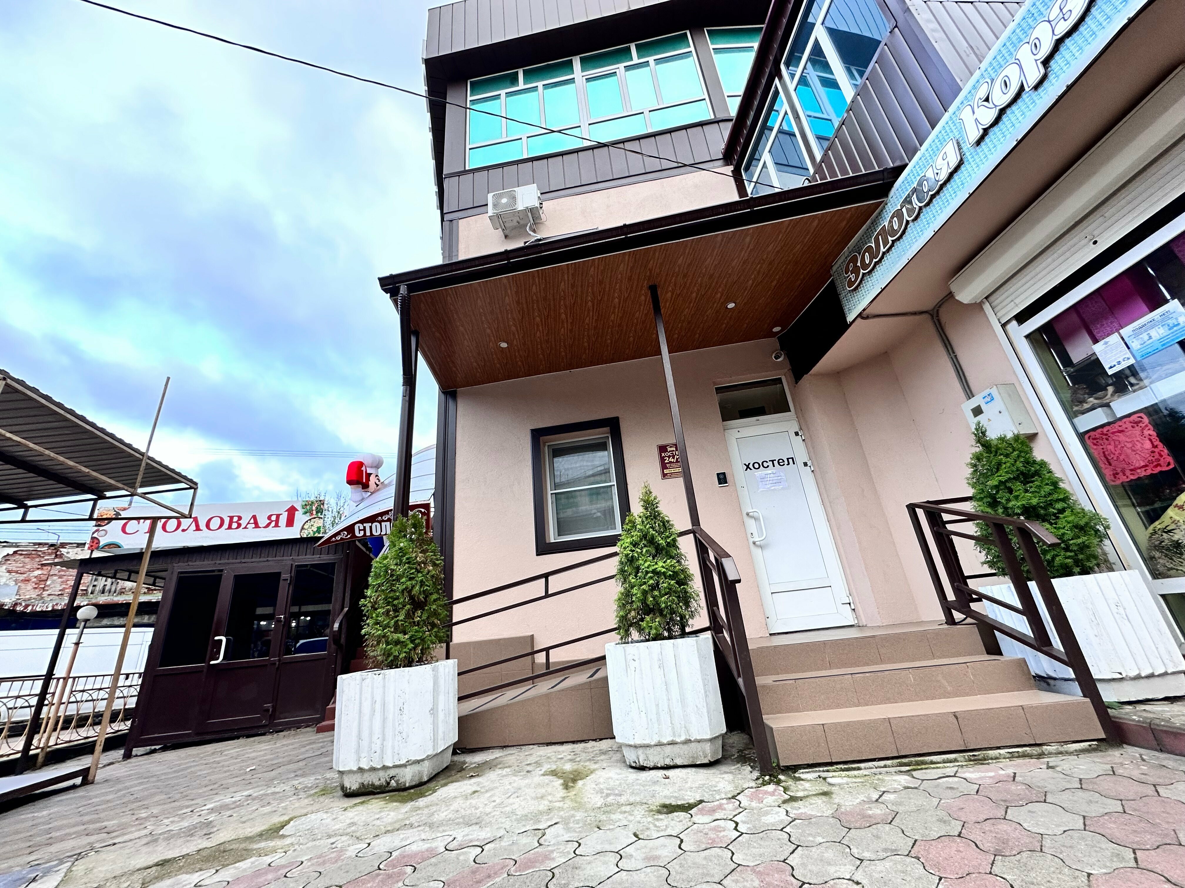 Общий номер для мужчин и женщин с 8 кроватями