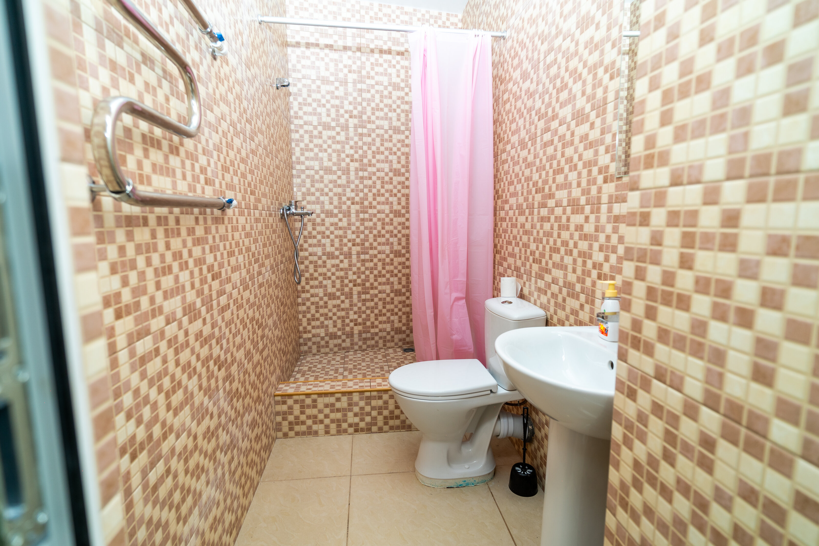 Общий номер для мужчин и женщин с 8 кроватями