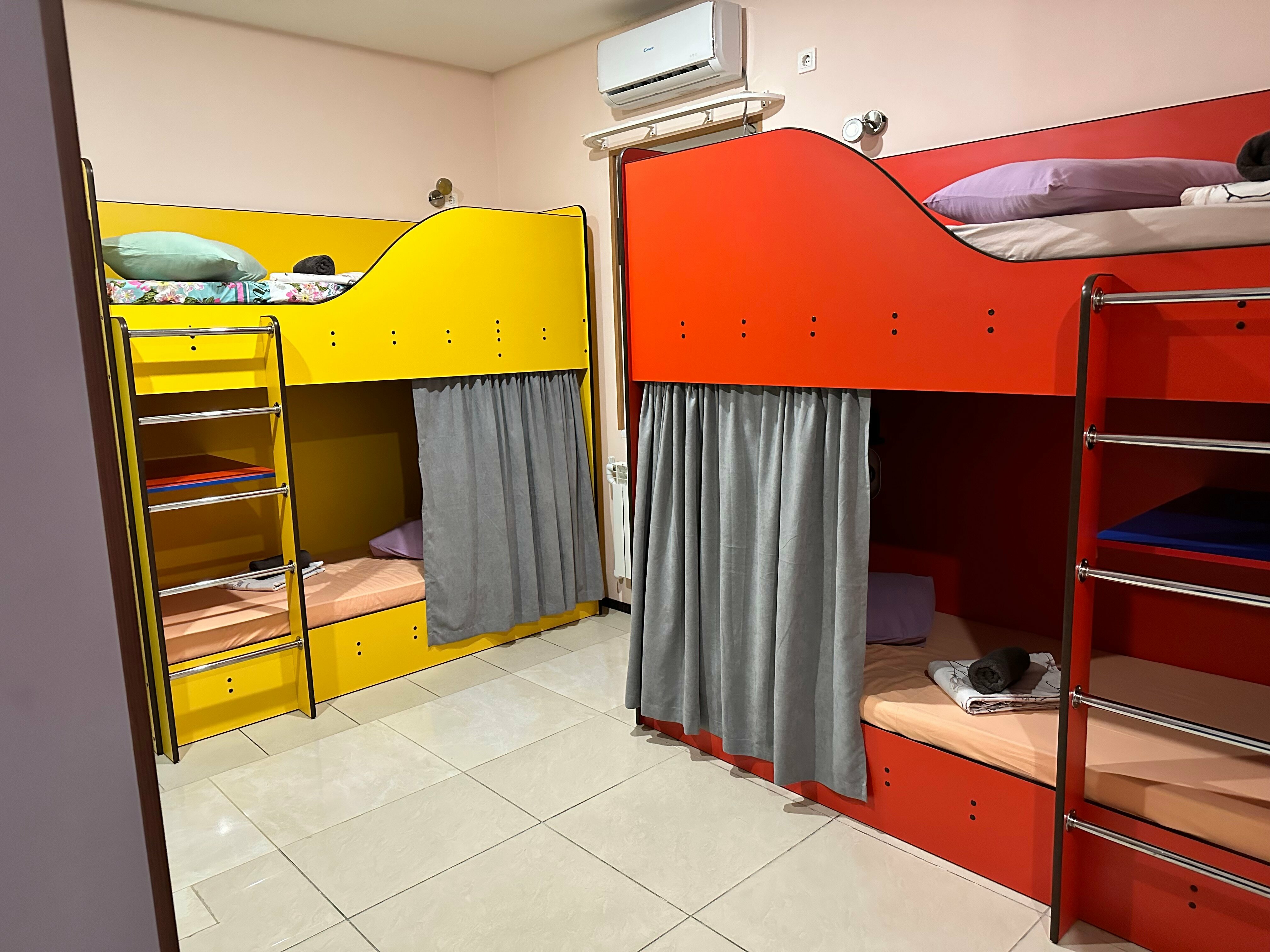 Общий номер для женщин с 8 кроватями