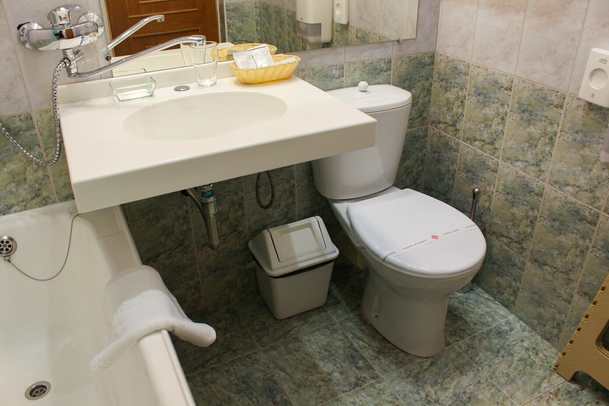 Двухместный номер с 2 отдельными кроватями и ванной