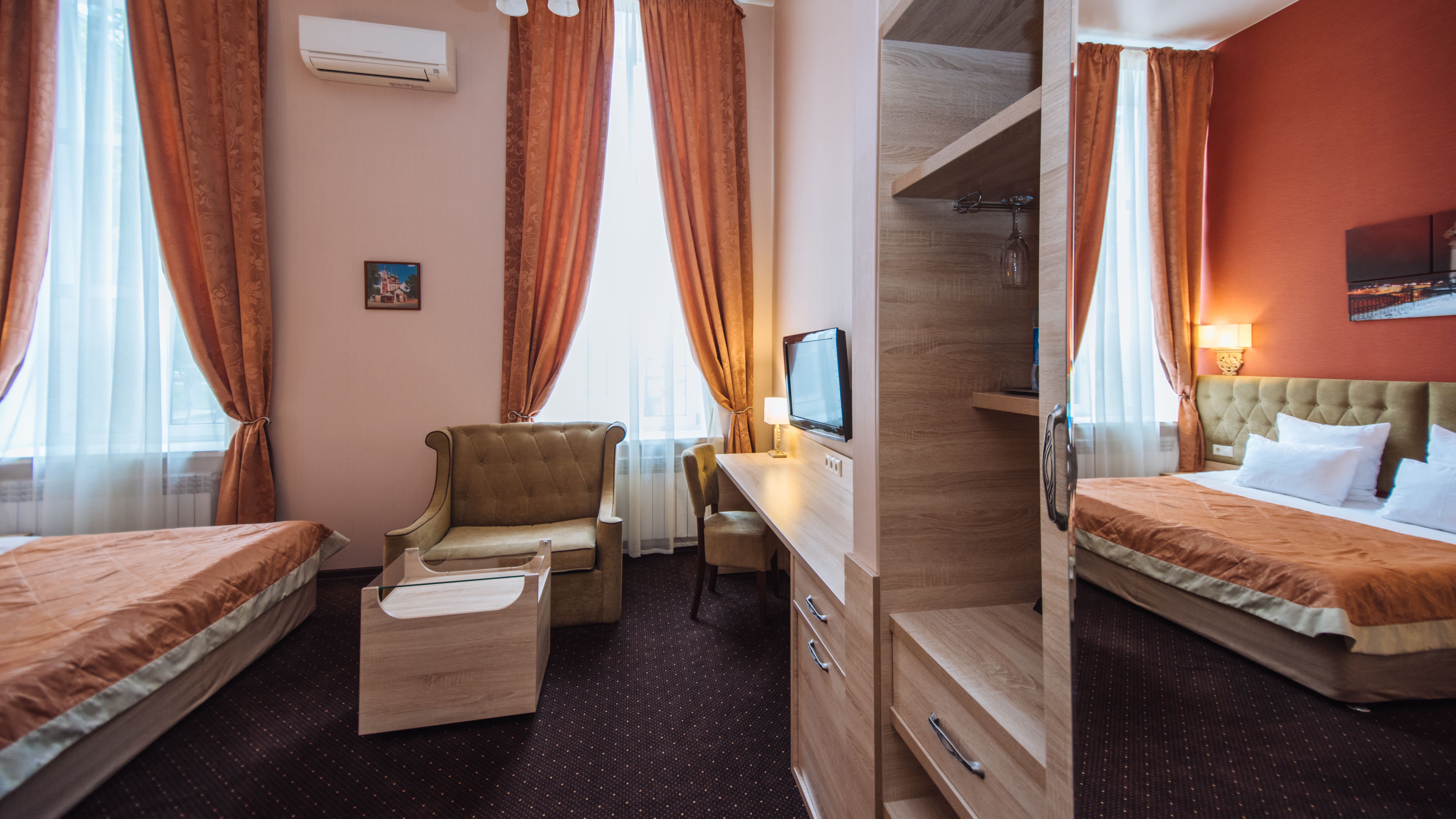 Улучшенный номер с кроватью размера «queen-size»