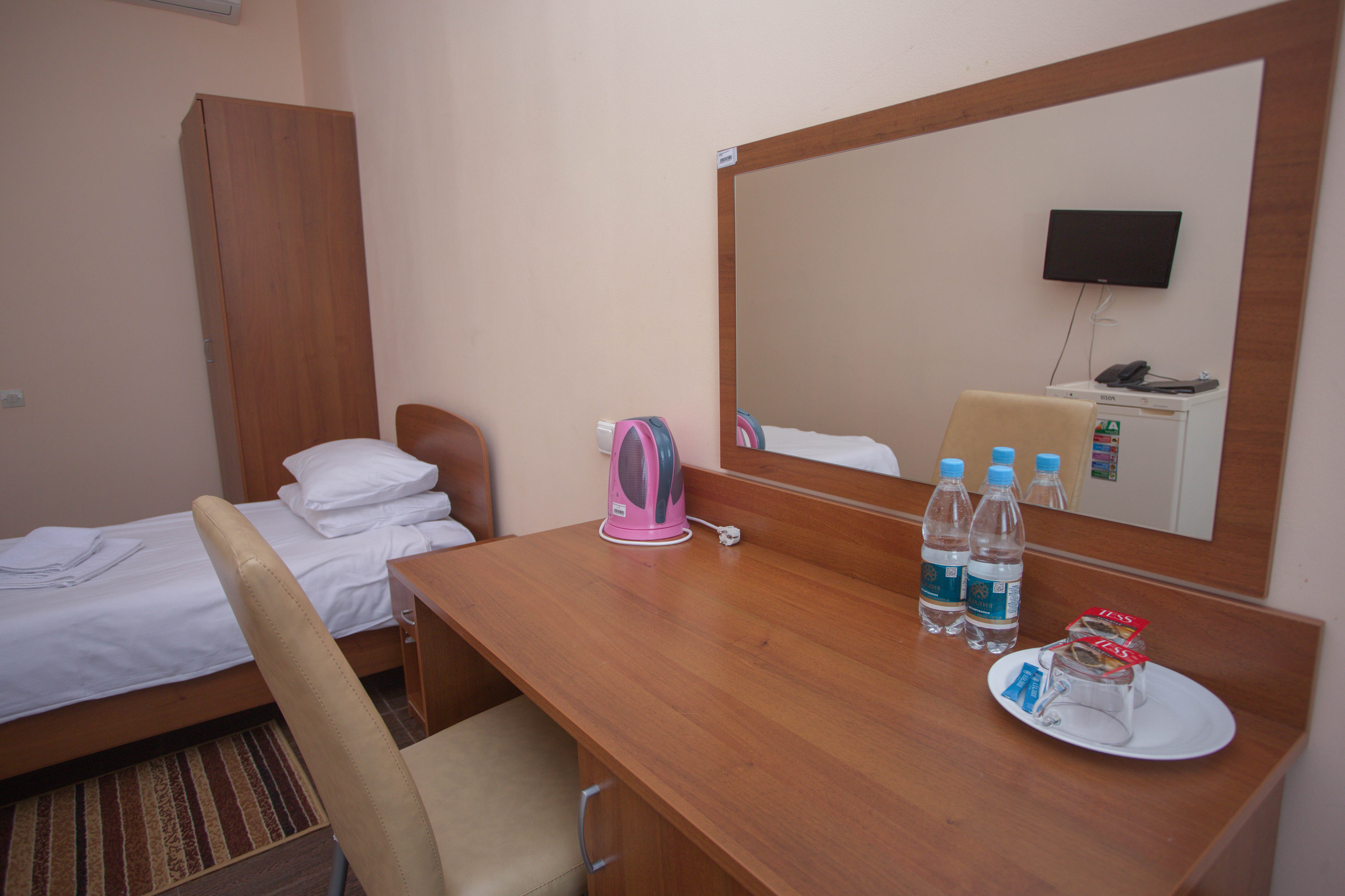 Просторный двухместный номер с 2 отдельными кроватями