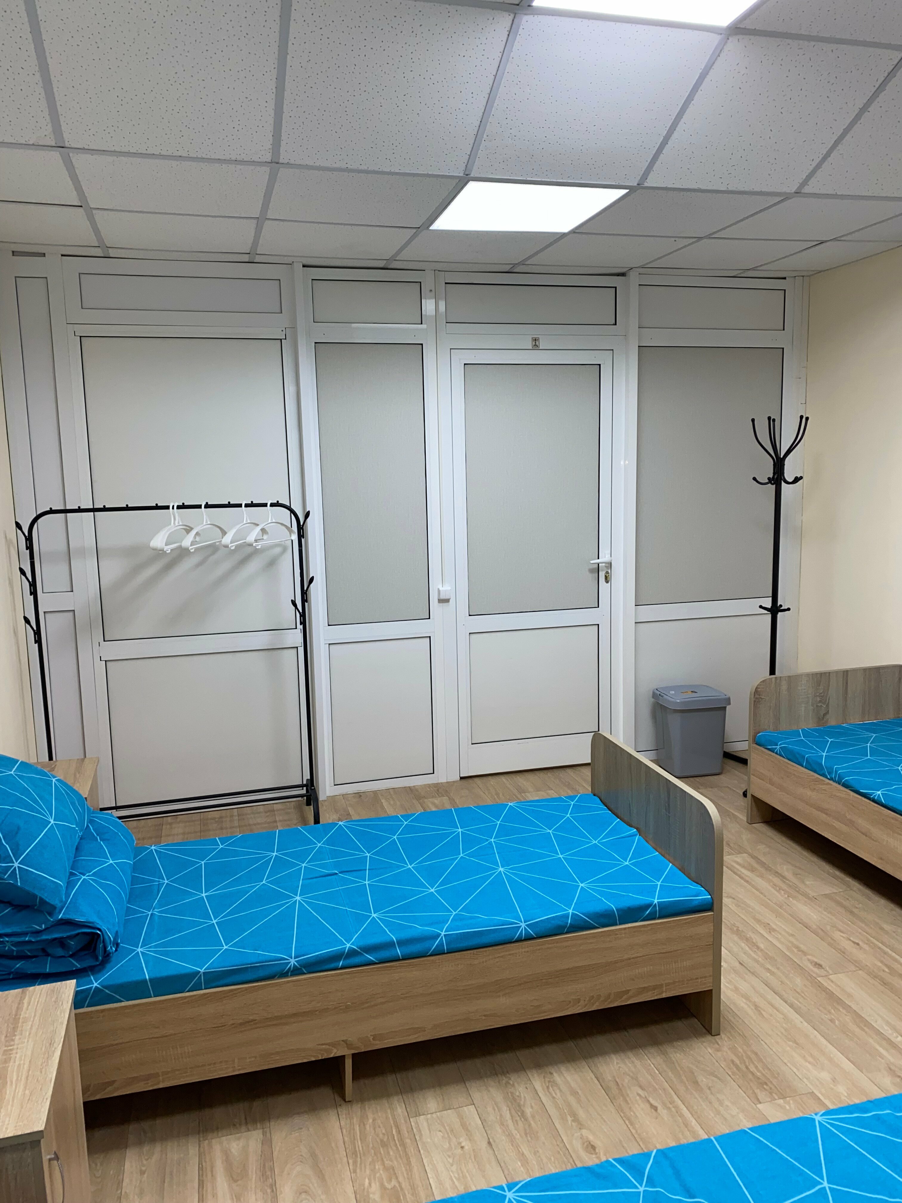 Общий номер для мужчин с 6 кроватями