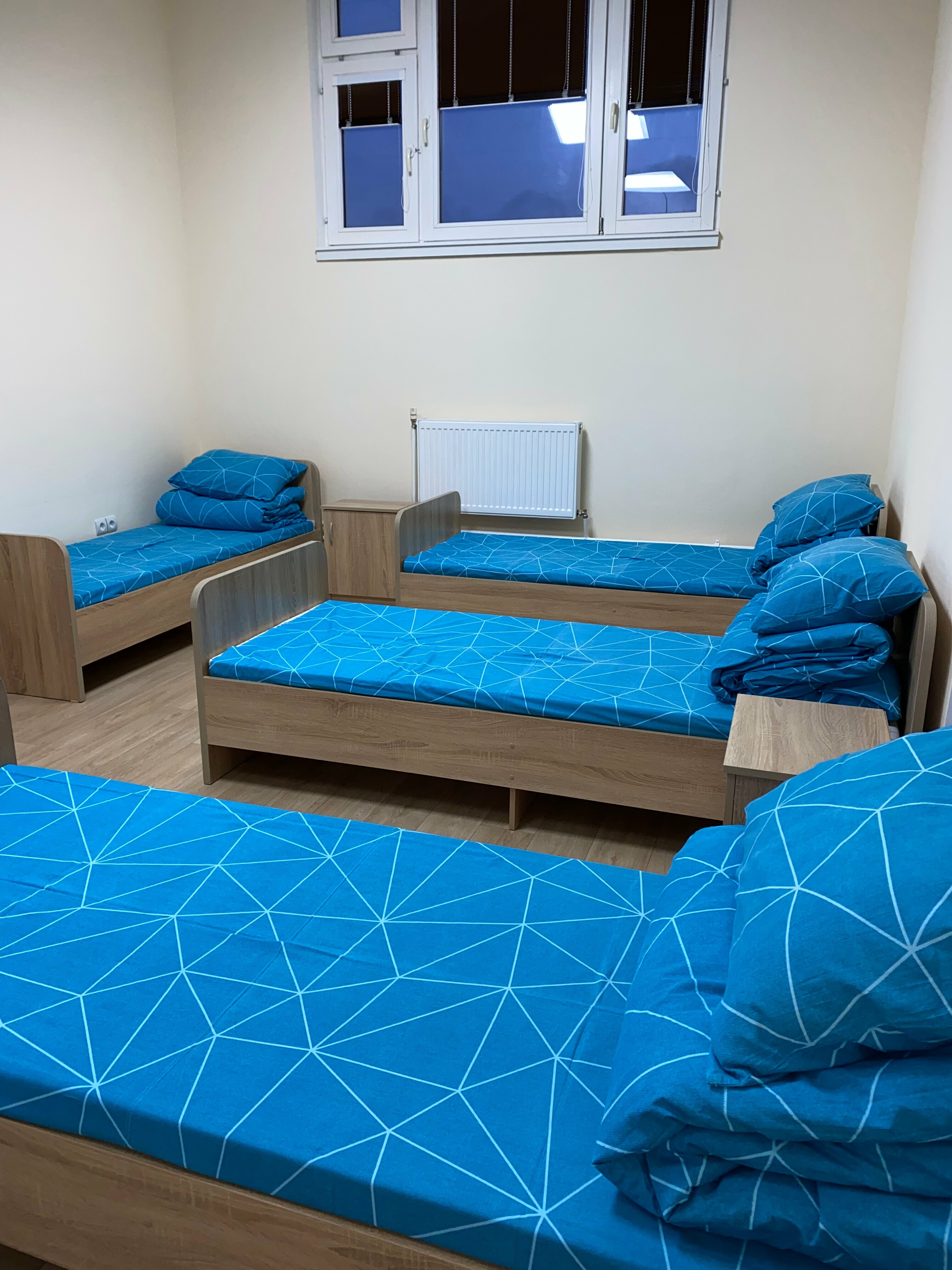 Общий номер для мужчин с 6 кроватями