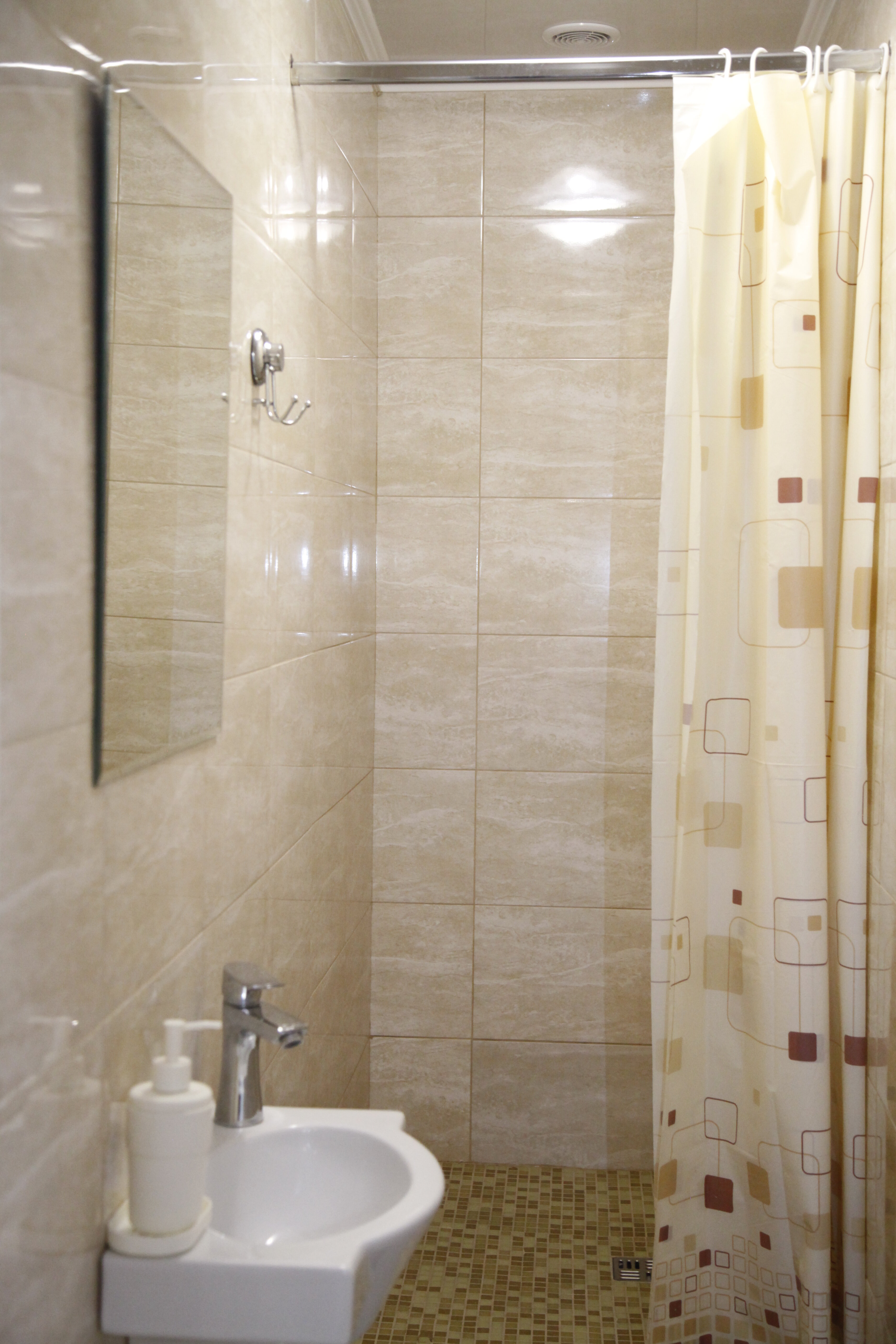 Номер с общими удобствами с шестью кроватями