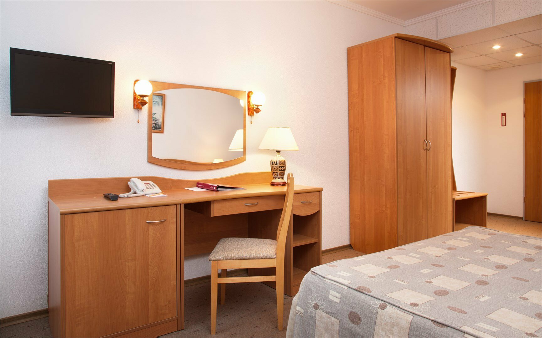 Стандарт Улучшенный с одной большой кроватью