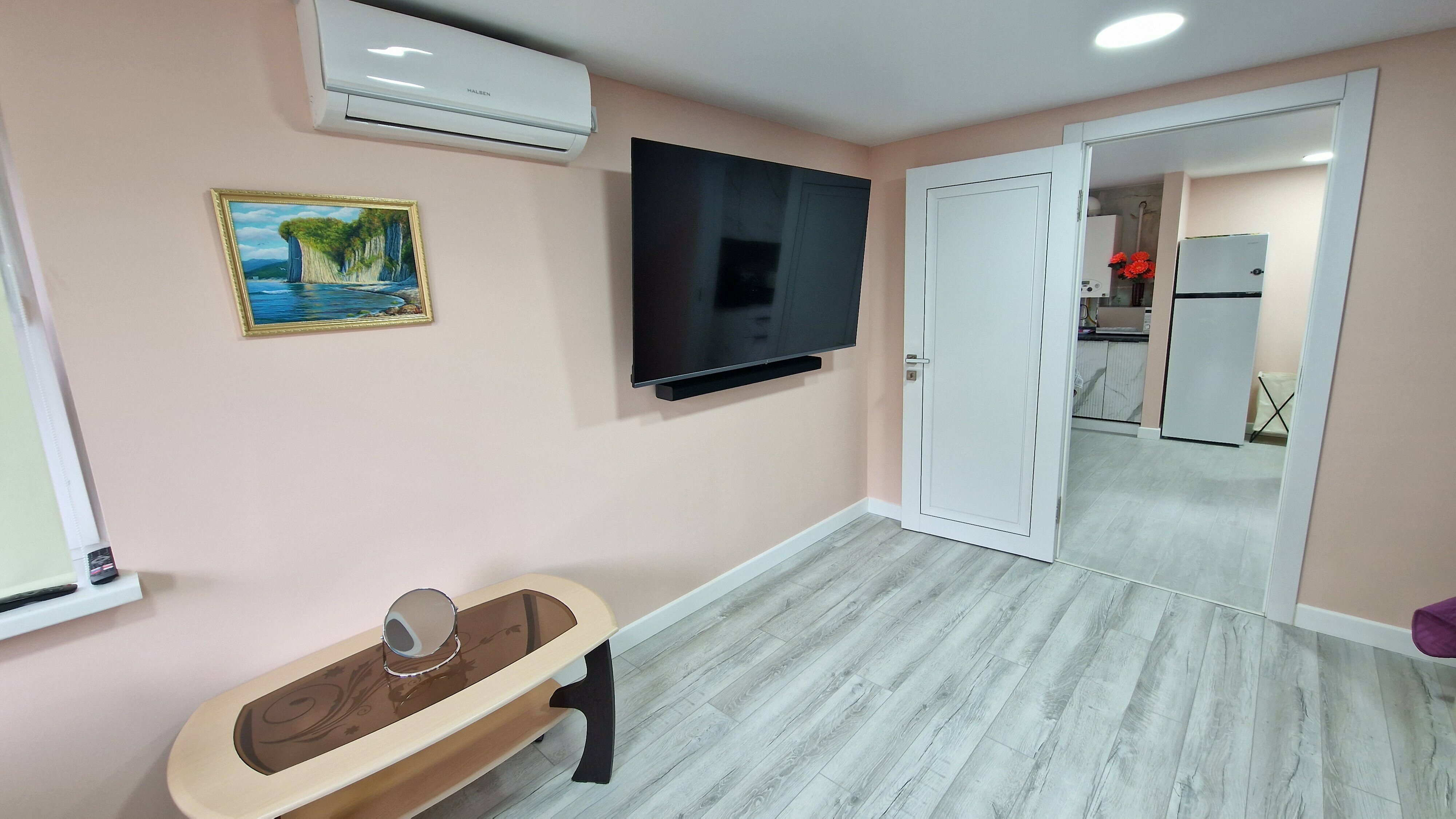 Двухместный номер с двуспальной кроватью и дополнительной кроватью