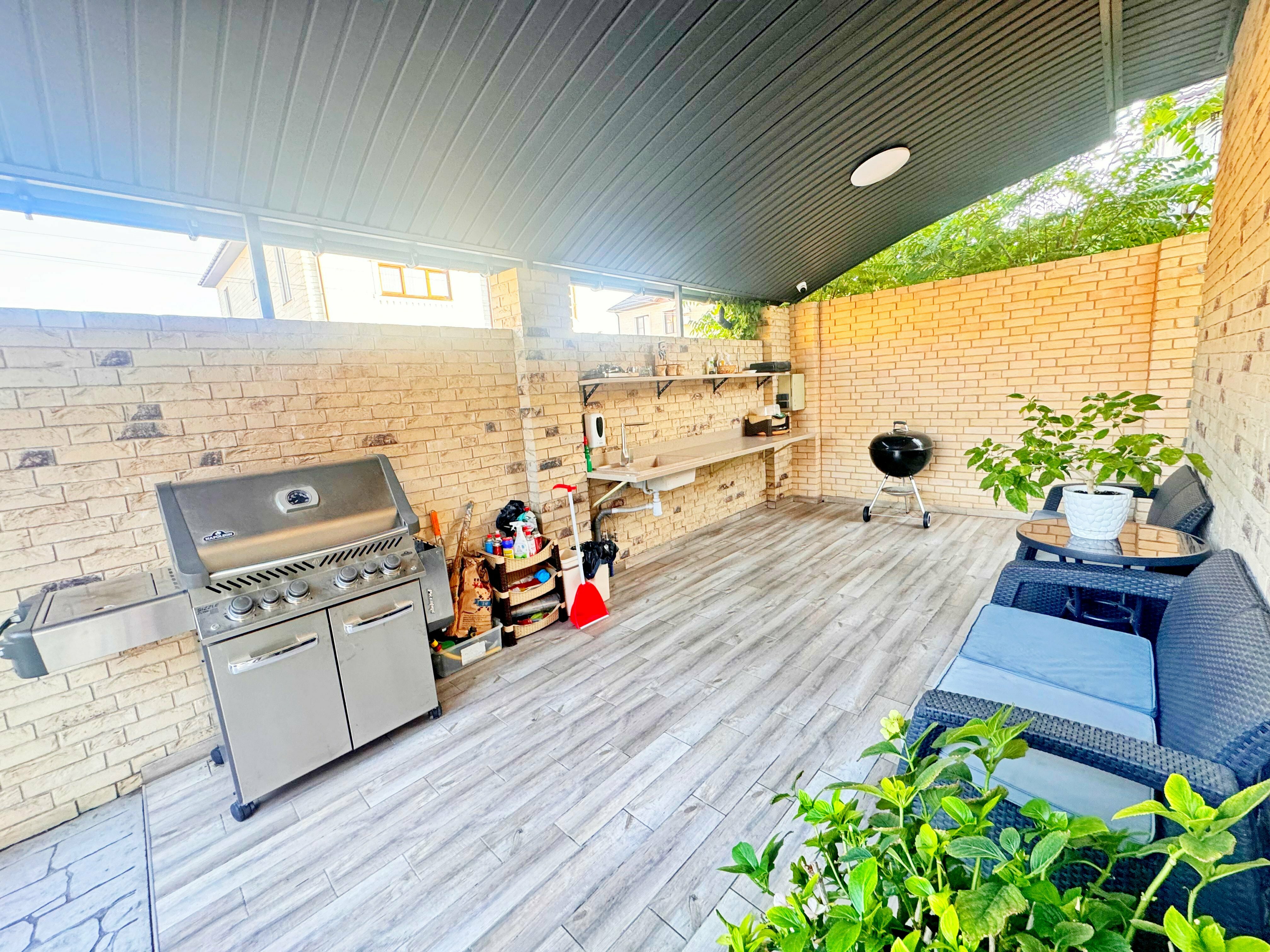 Дом с балконом