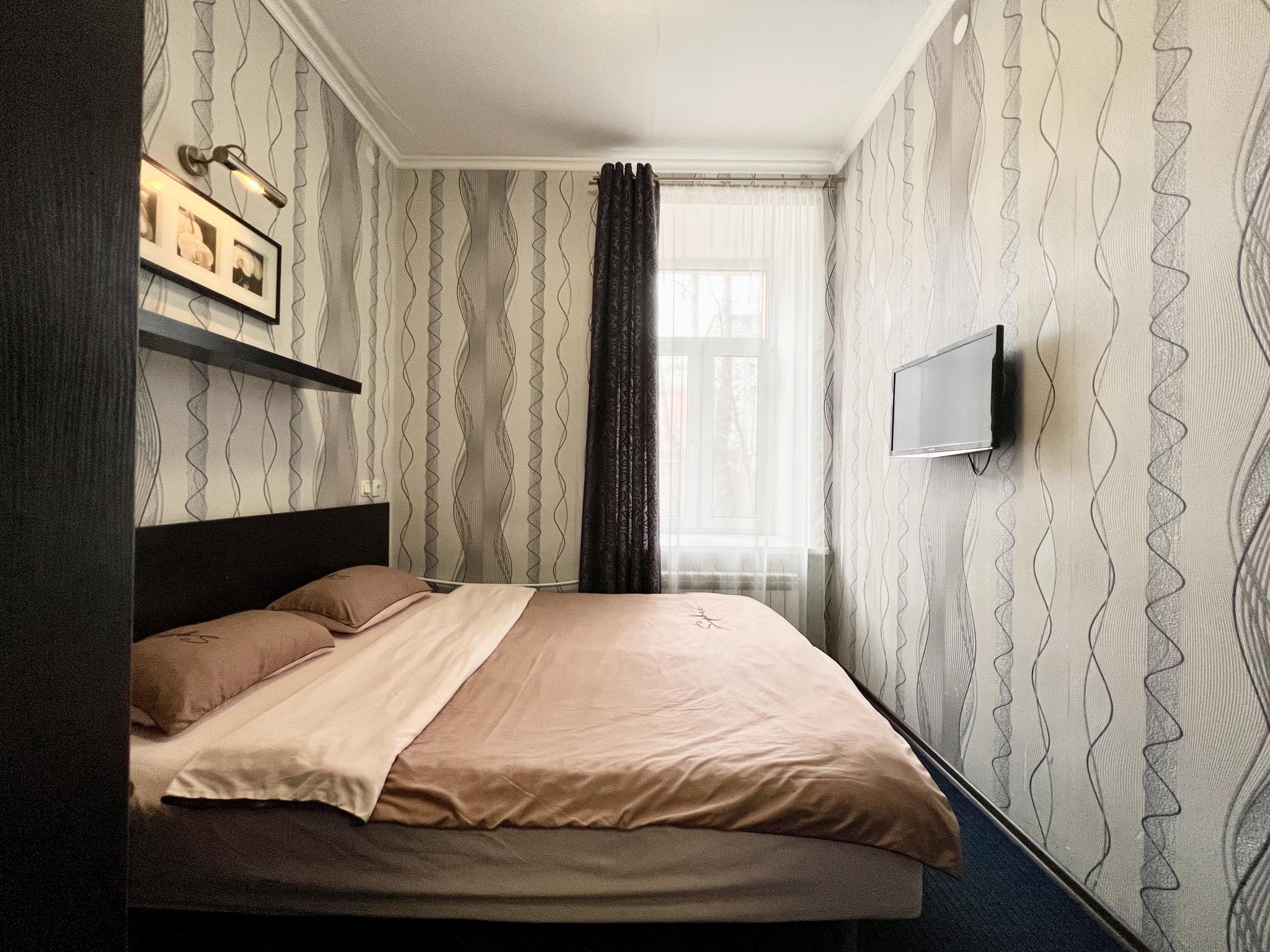 Номер эконом стандарт с 1 двуспальной кроватью