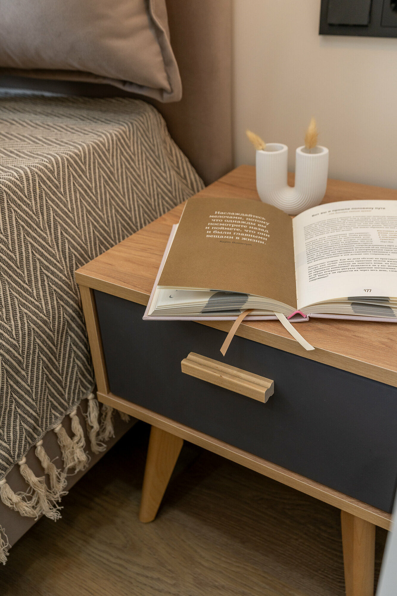 Номер-студия с кроватью размера "king-size" и диван-кроватью