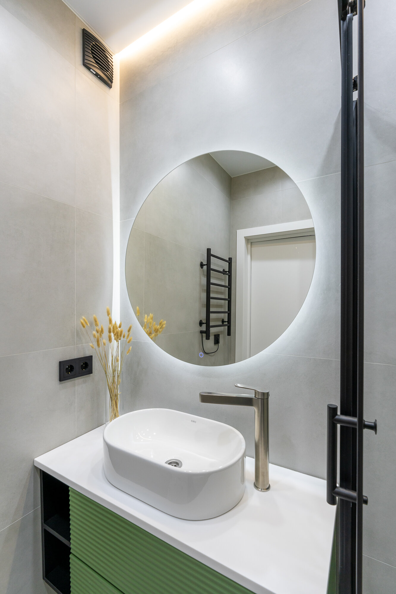 Номер-студия с кроватью размера "king-size" и диван-кроватью