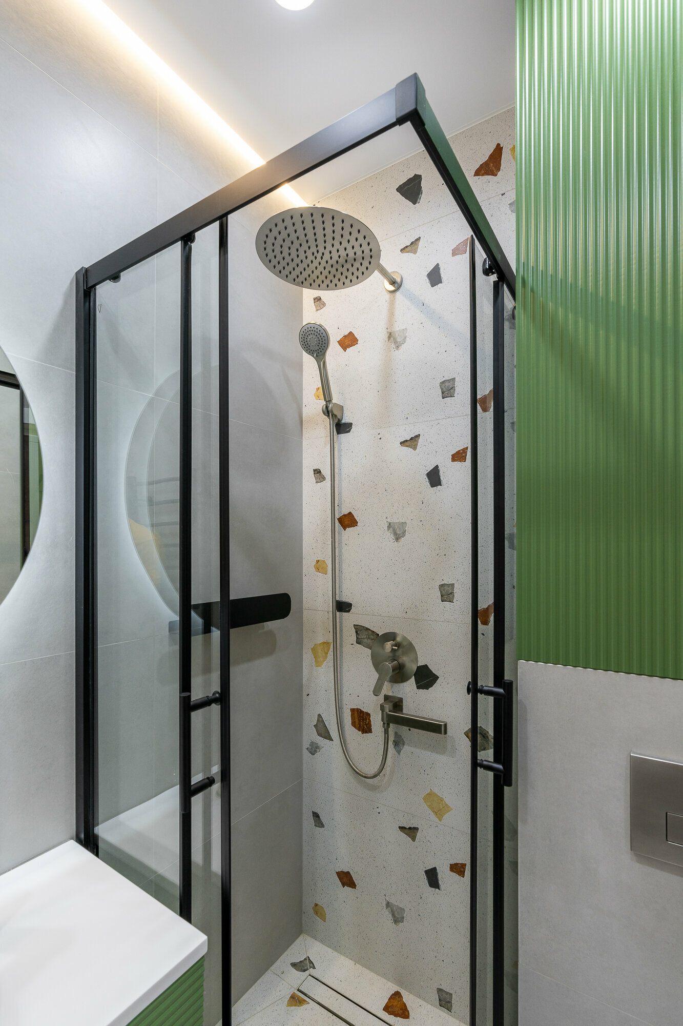 Номер-студия с кроватью размера "king-size" и диван-кроватью