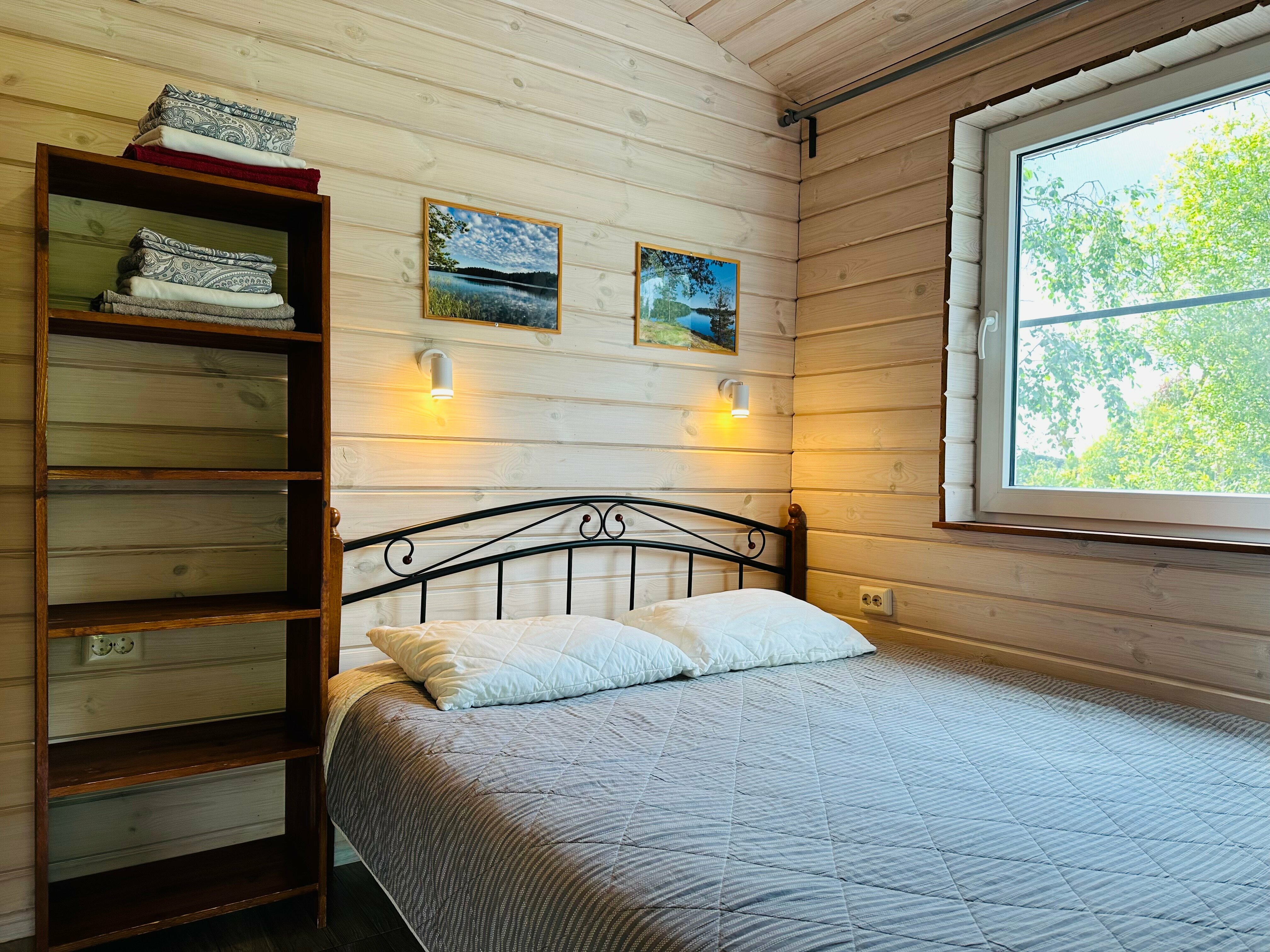 Коттедж с панорамным остеклением, с сауной, на 4х гостей.