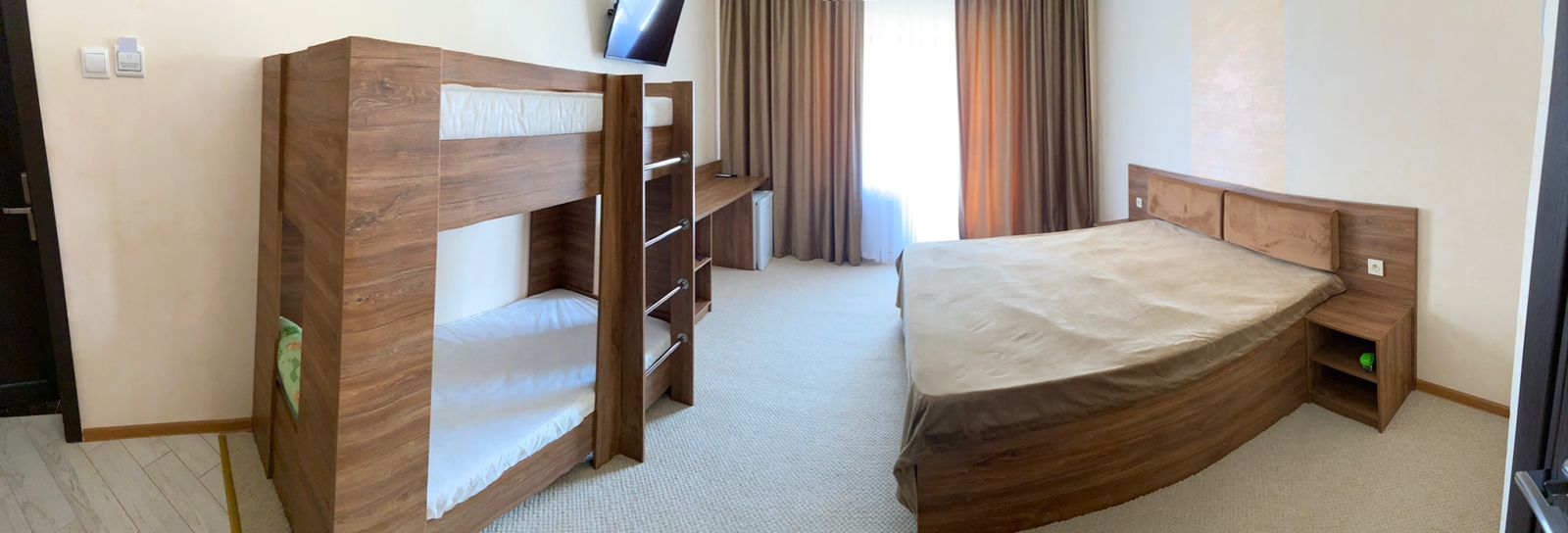 Четырехместный номер с балконом