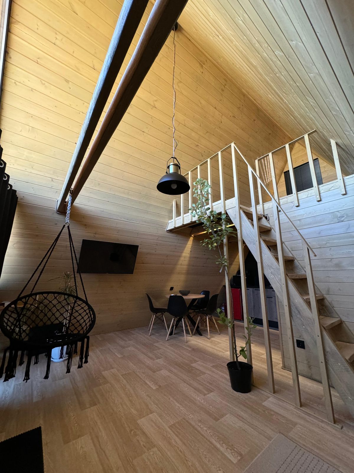 Дом на берегу реки с собственным причалом и бесплатной рыбалкой