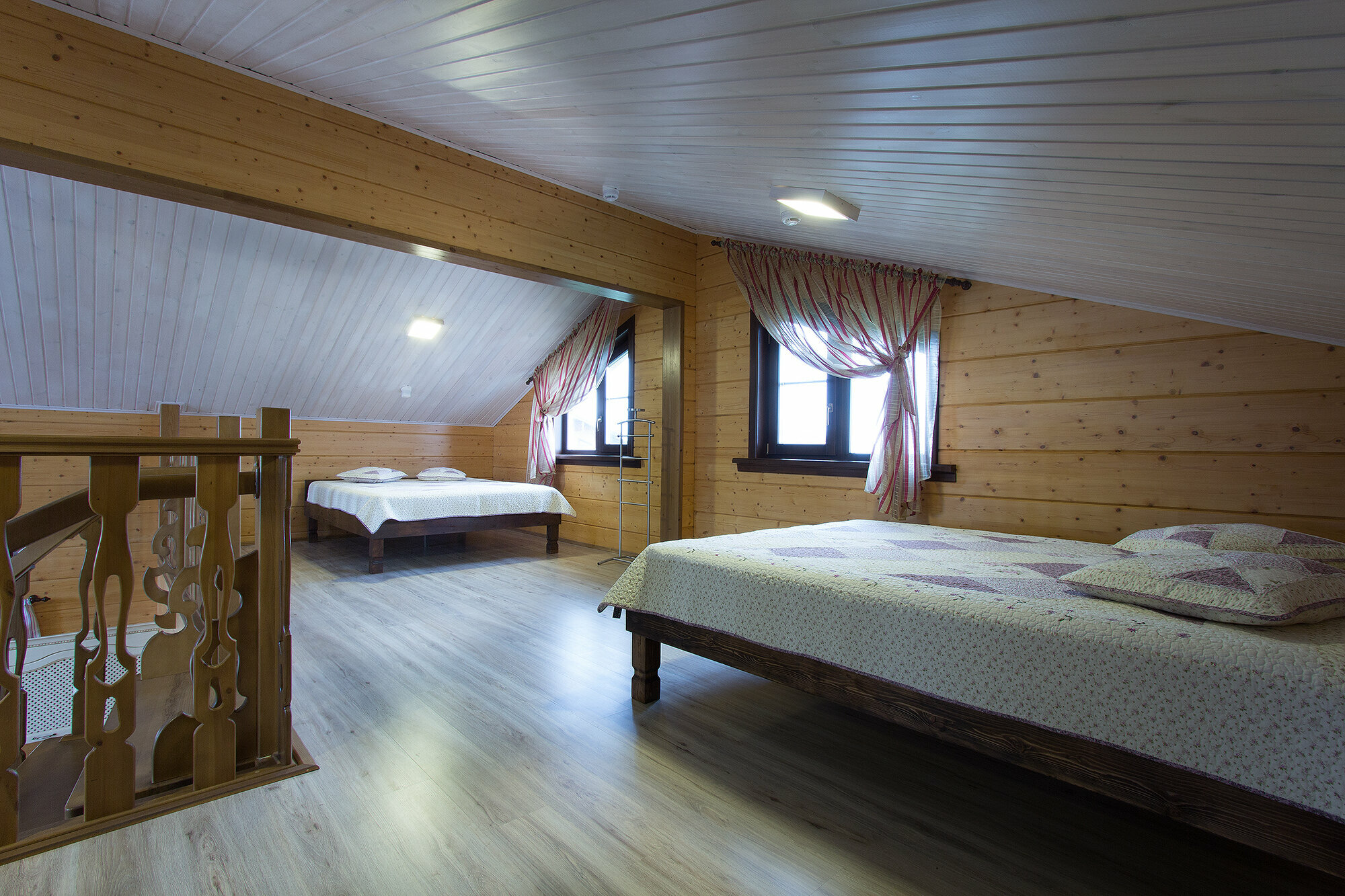 Коттедж с балконом