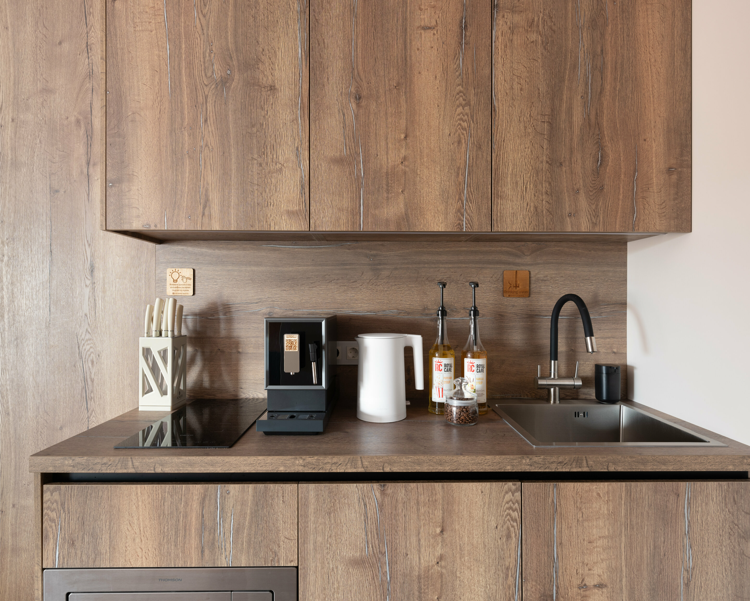 Семейный номер с боковым видом на море