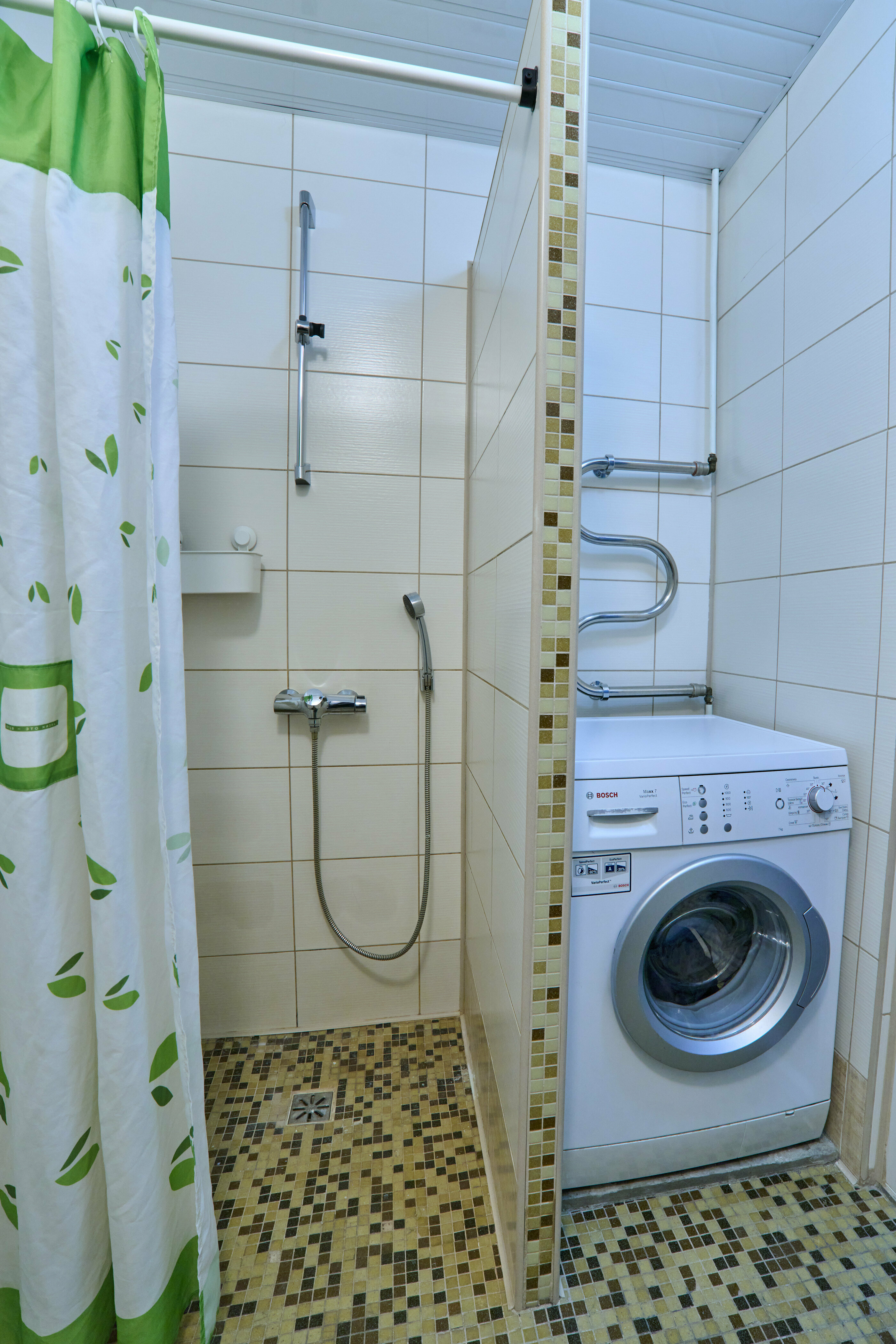 Двухместный номер с 2 отдельными кроватями и общим туалетом