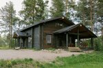 Зеленый дом на скале c видом на озеро и купелью на дровах в Forrest Lodge Karelia