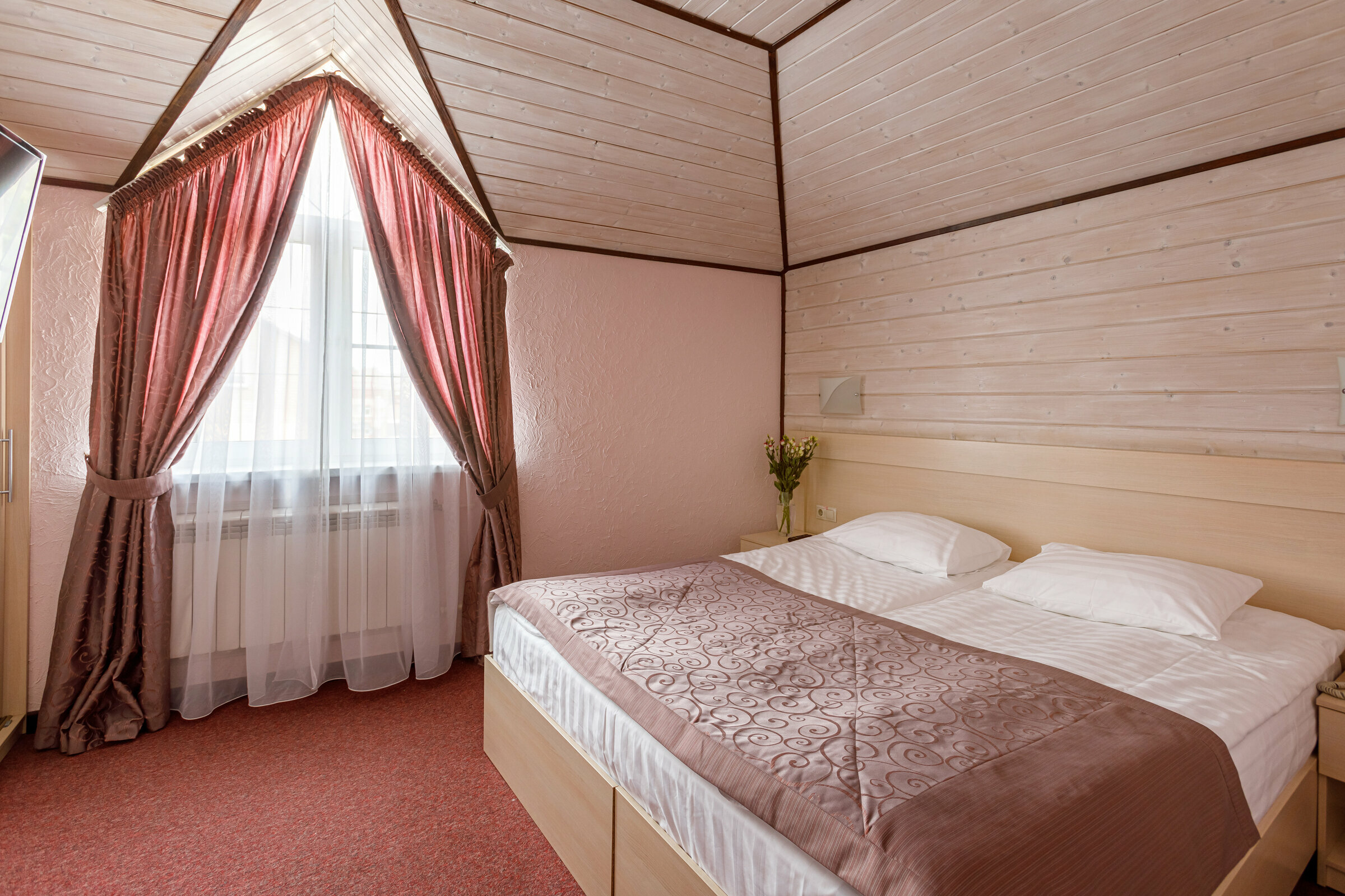 Cемейный номер с собственной ванной комнатой