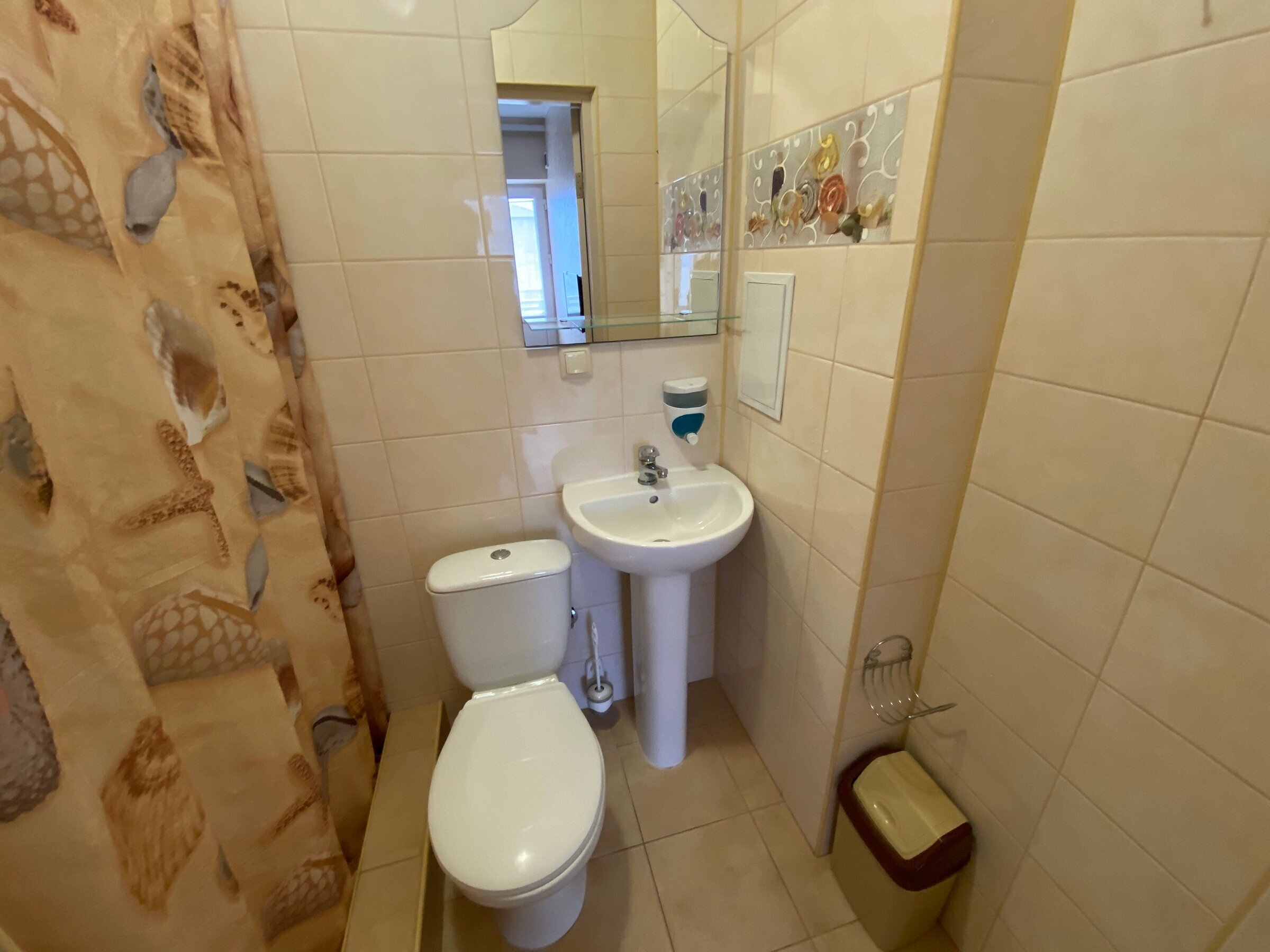 Семейный номер с боковым видом на море