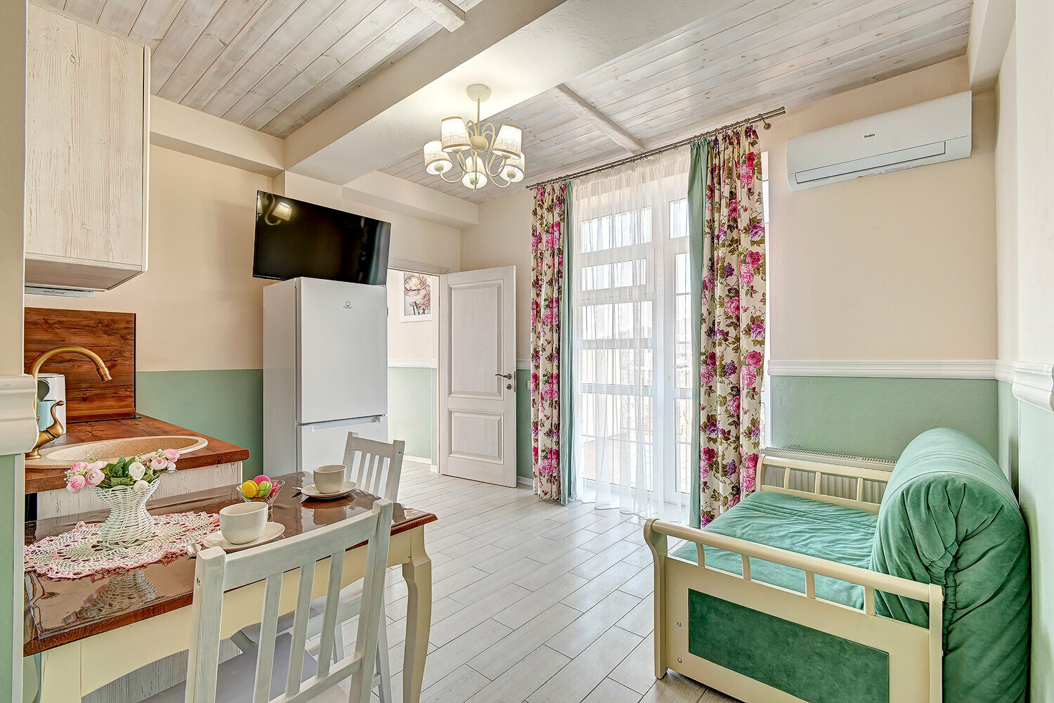 Апартаменты 2-х комнатные с прямым видом на море