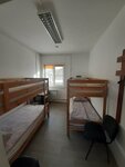 Спальное место на двухъярусной кровати в общем номере для мужчин в Радуга