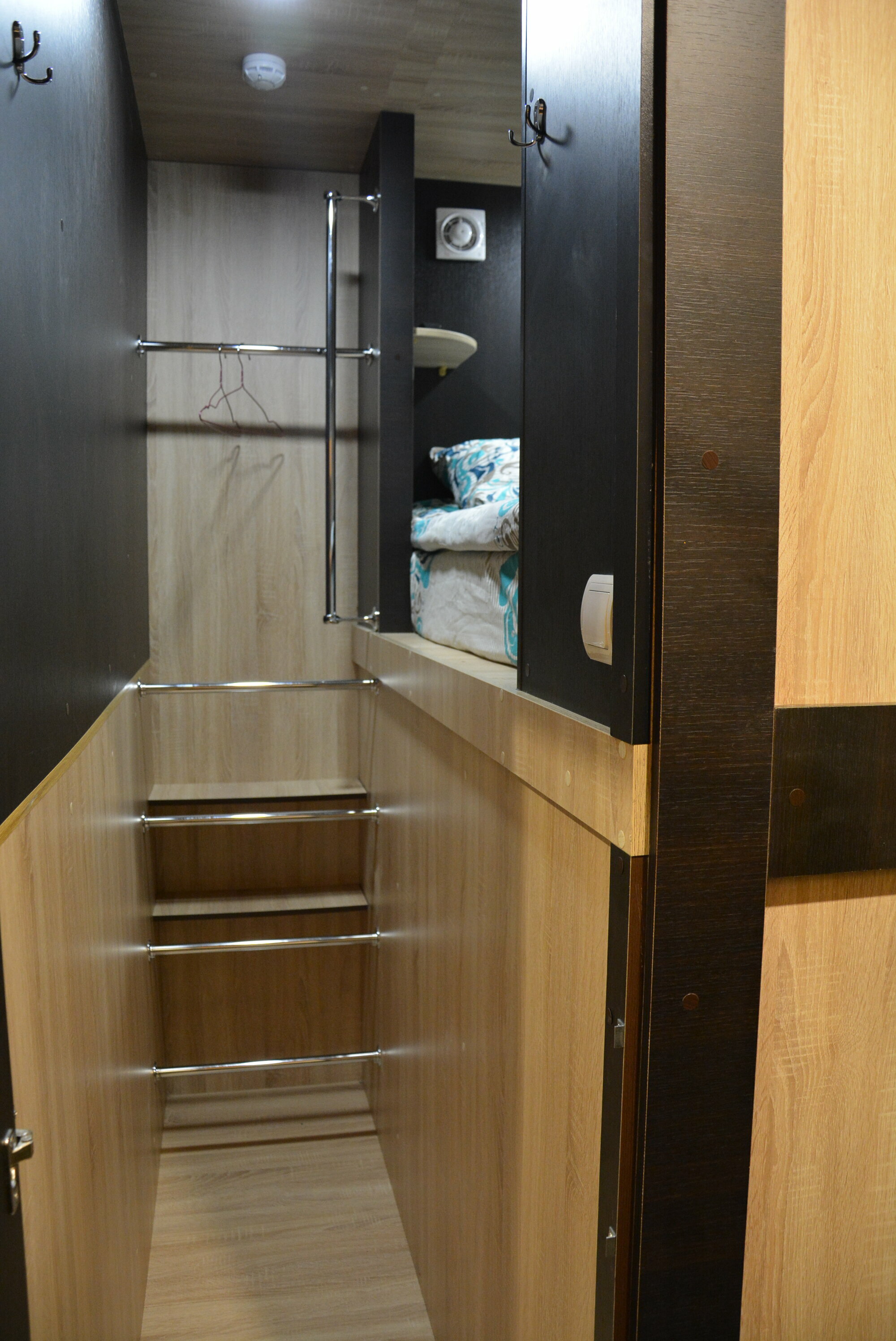 Двухместная ярусная капсула  с двухспальной кроватью 140 см