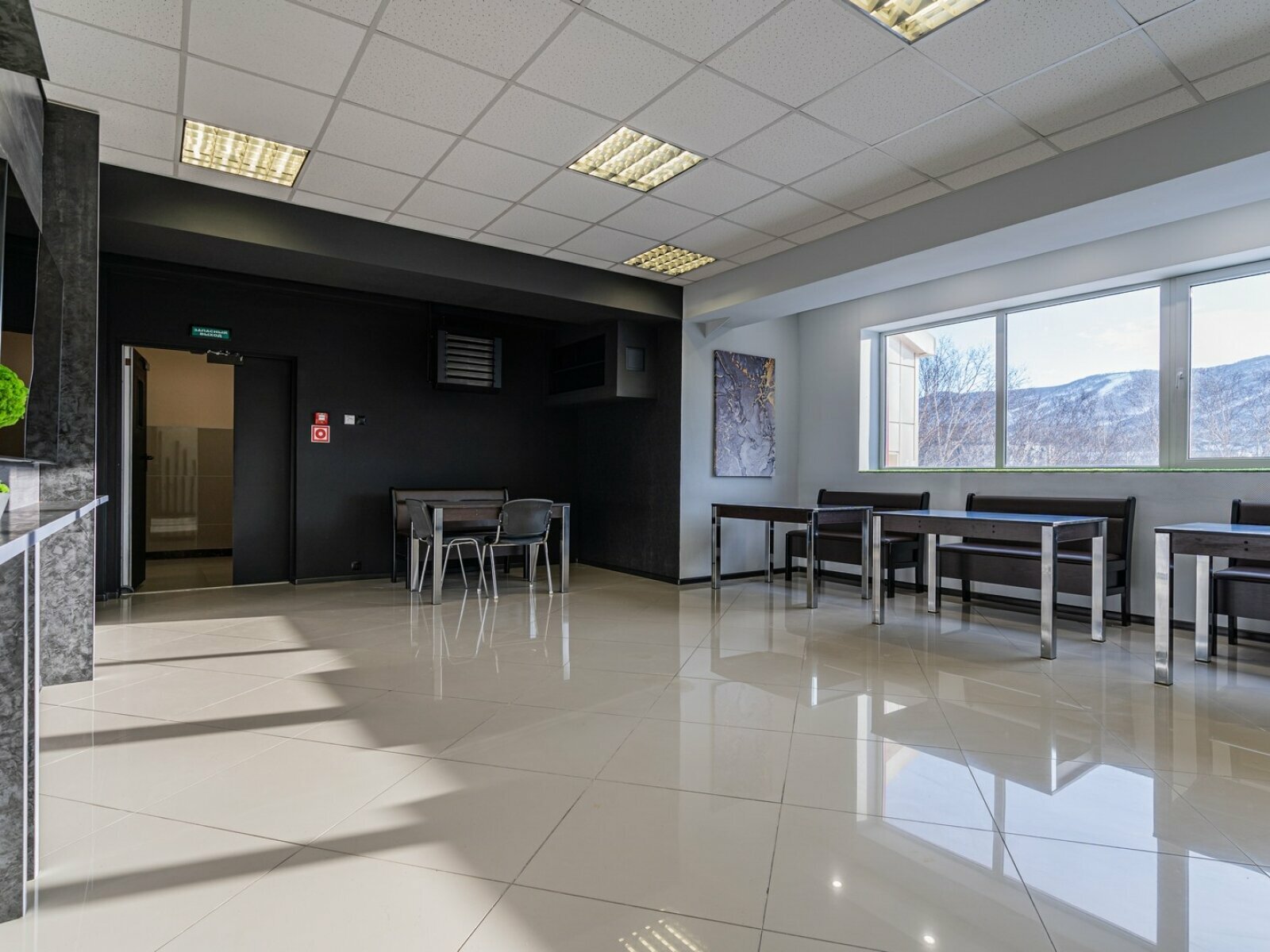 Кровать в общем 8-местном номере для мужчин и женщин