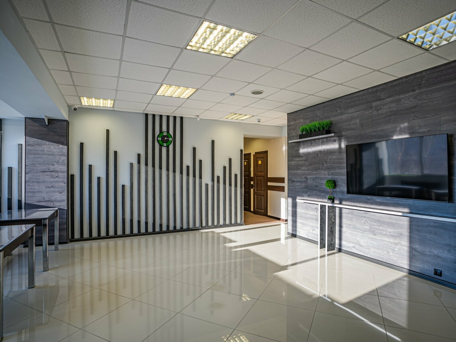 Кровать в общем 8-местном номере для мужчин и женщин