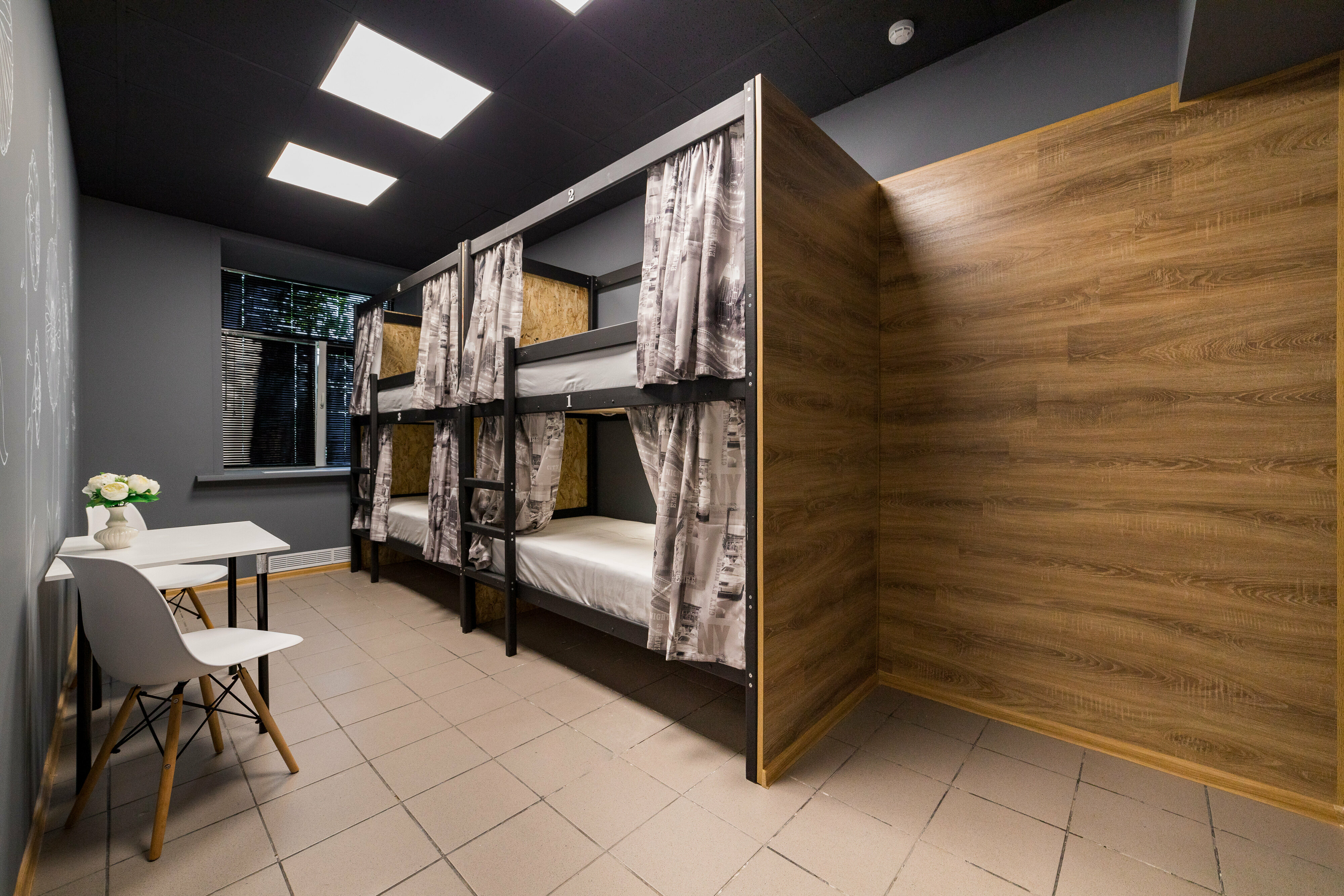 Кровать в общем номере для женщин с 4 кроватями