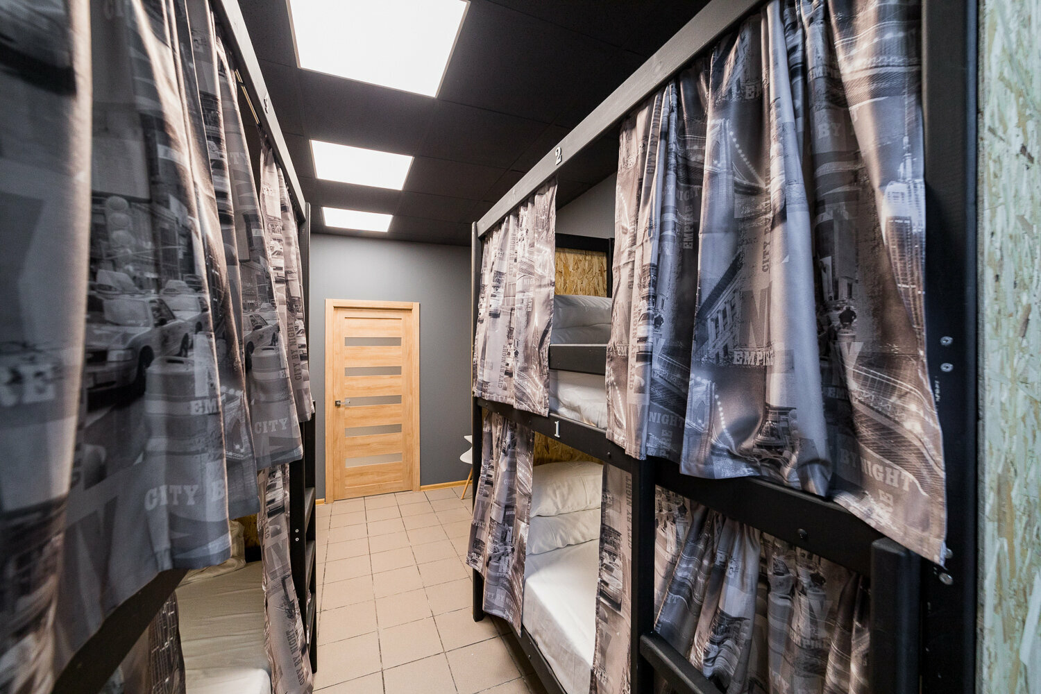 Кровать в общем номере для мужчин