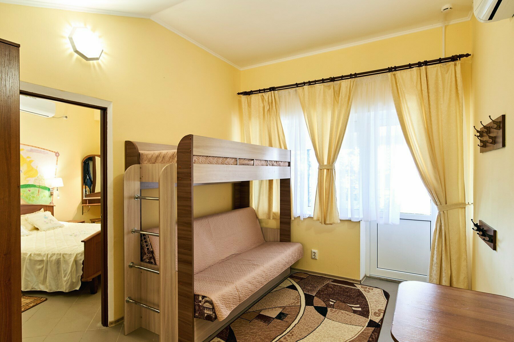 Семейный номер с террасой