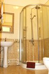 Двухместный номер с 2 отдельными кроватями и душем в Артём Плаза