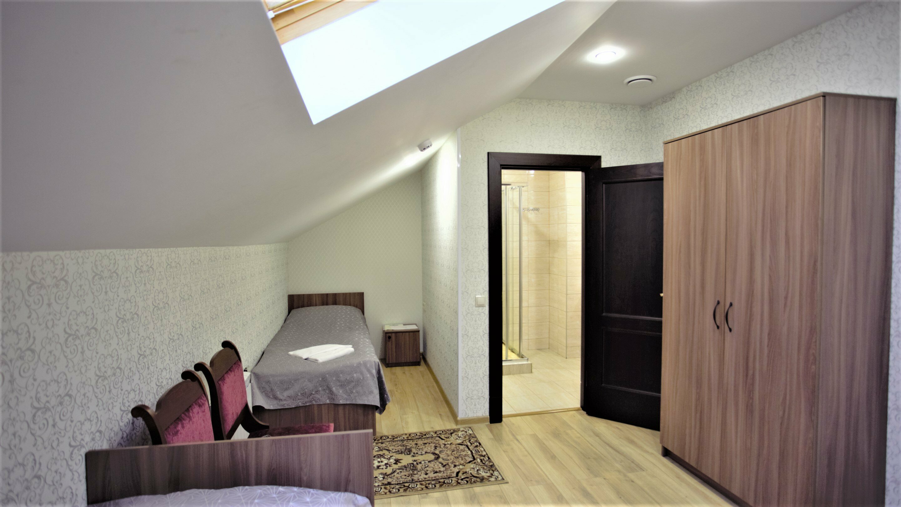 Двухместный номер эконом-класса с 2 отдельными кроватями