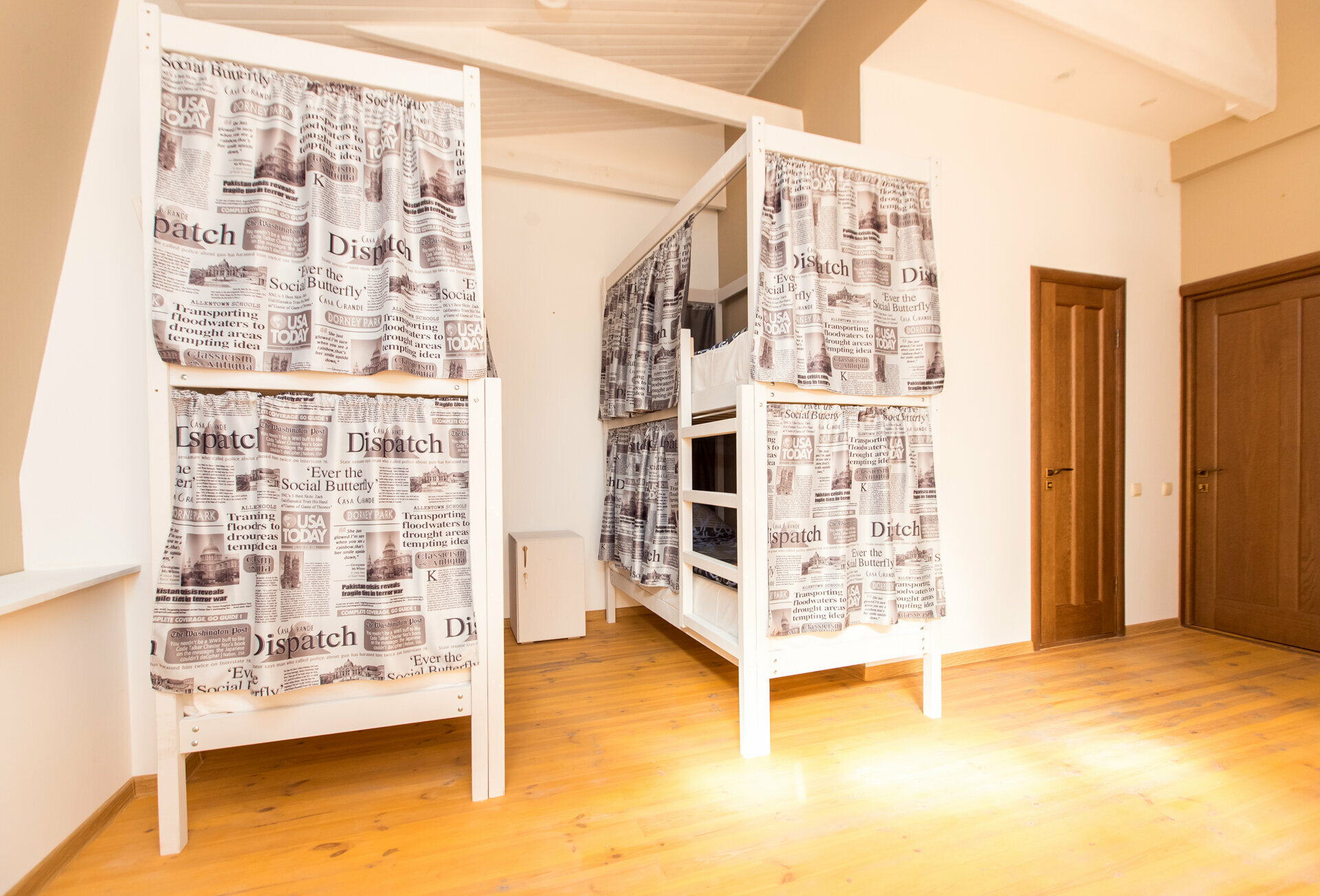 Кровать в общем 6-местном номере для мужчин и женщин