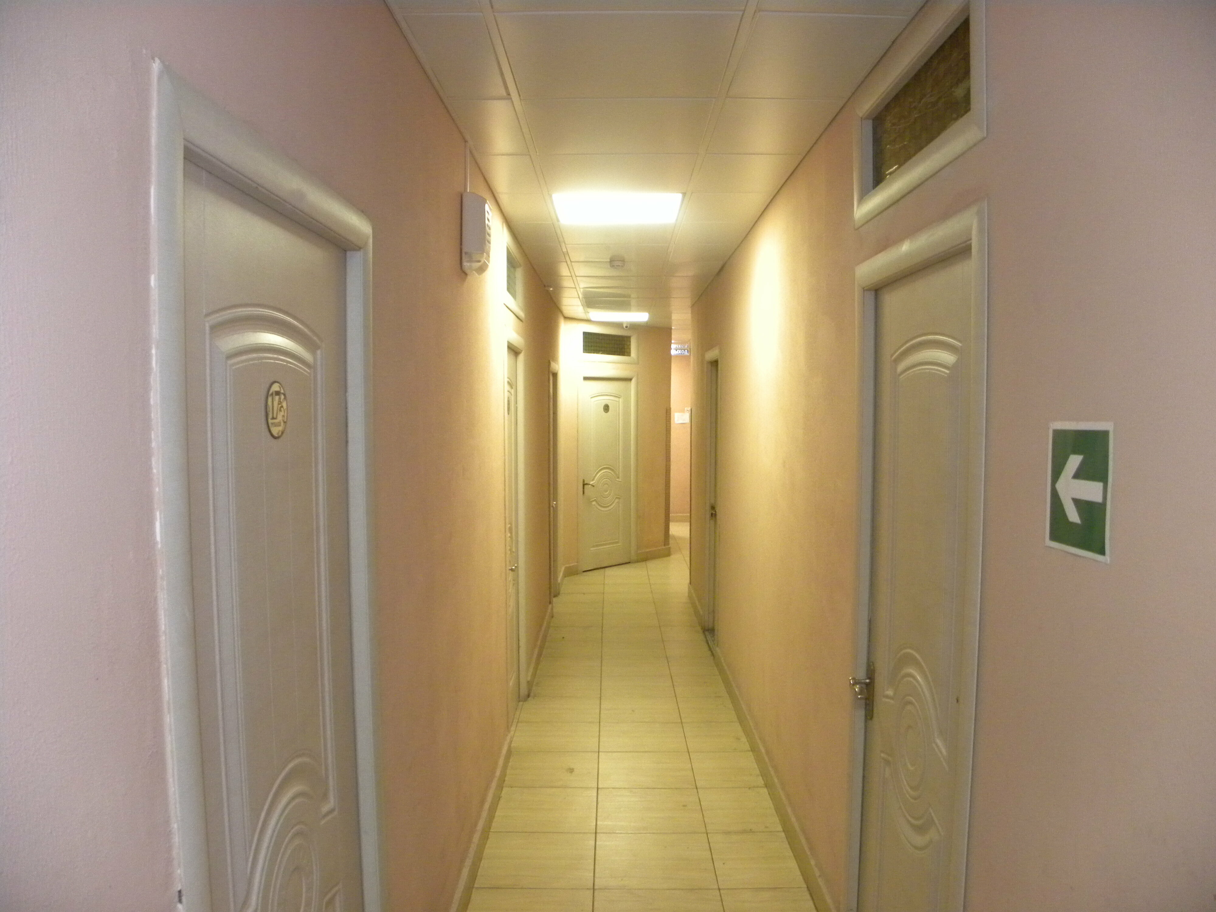 Капсула в мужском 10 местном номере