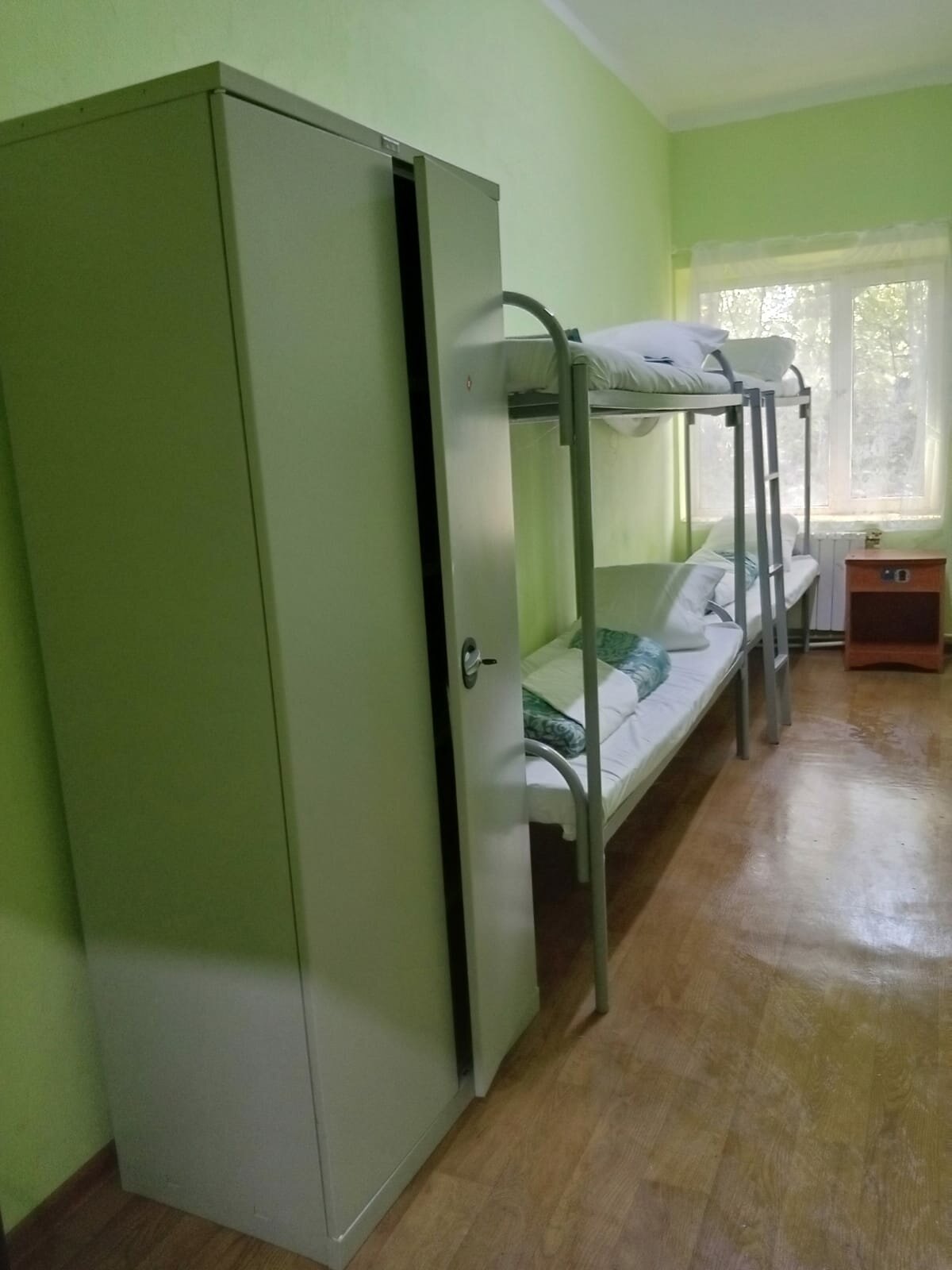 Общий номер для мужчин с 6 кроватями